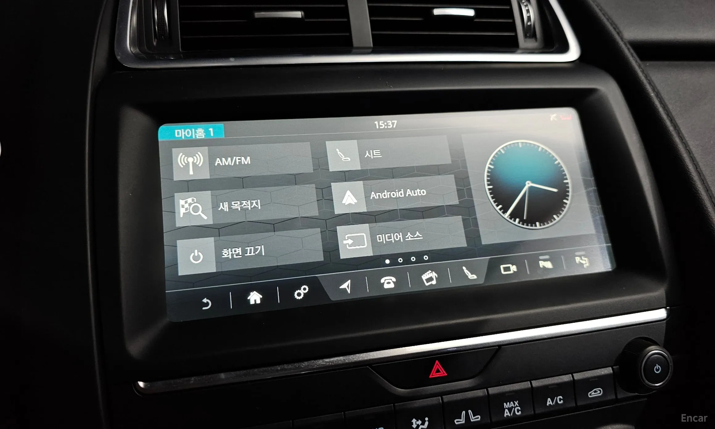 Jaguar E-PACE превью 16