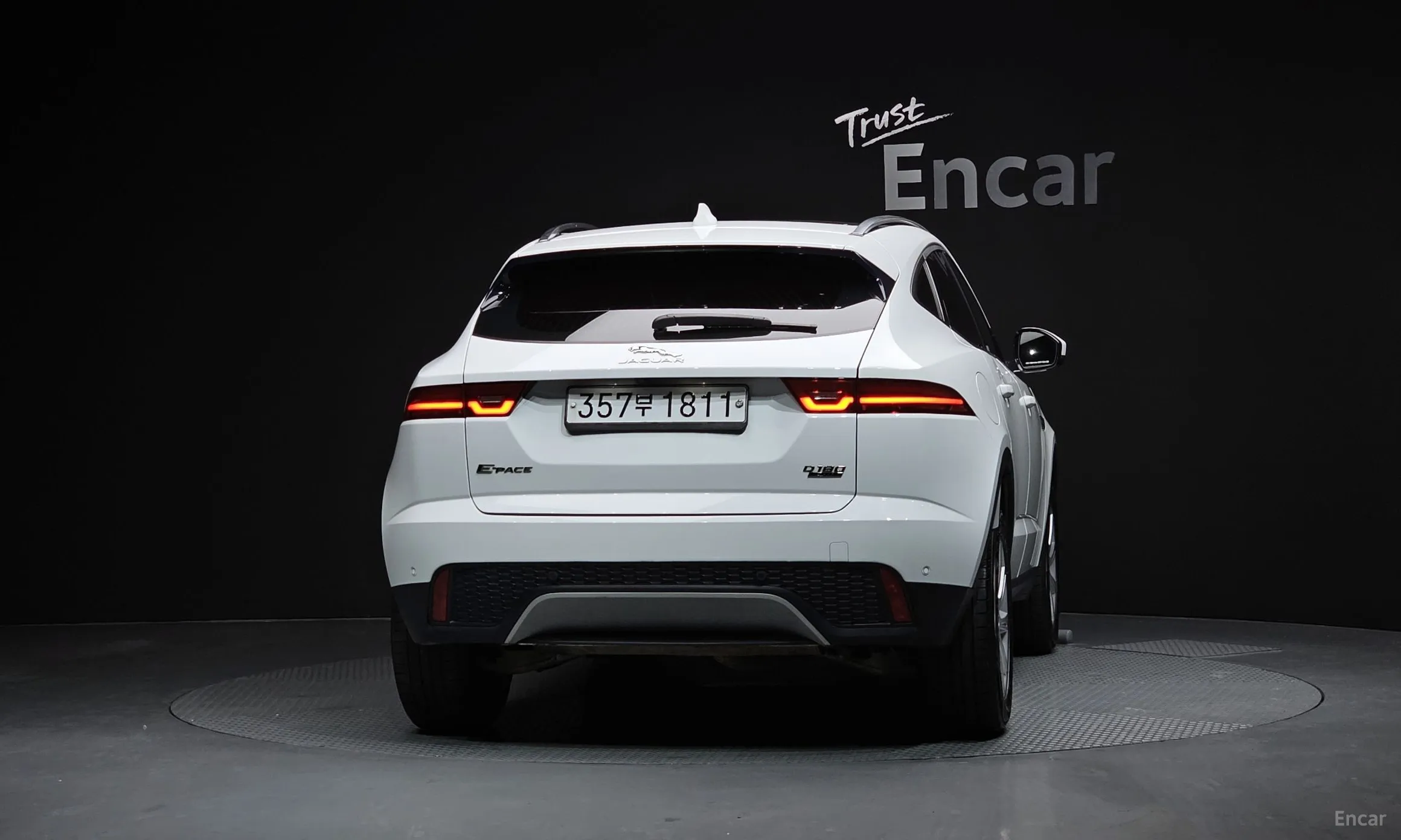 Jaguar E-PACE превью 4
