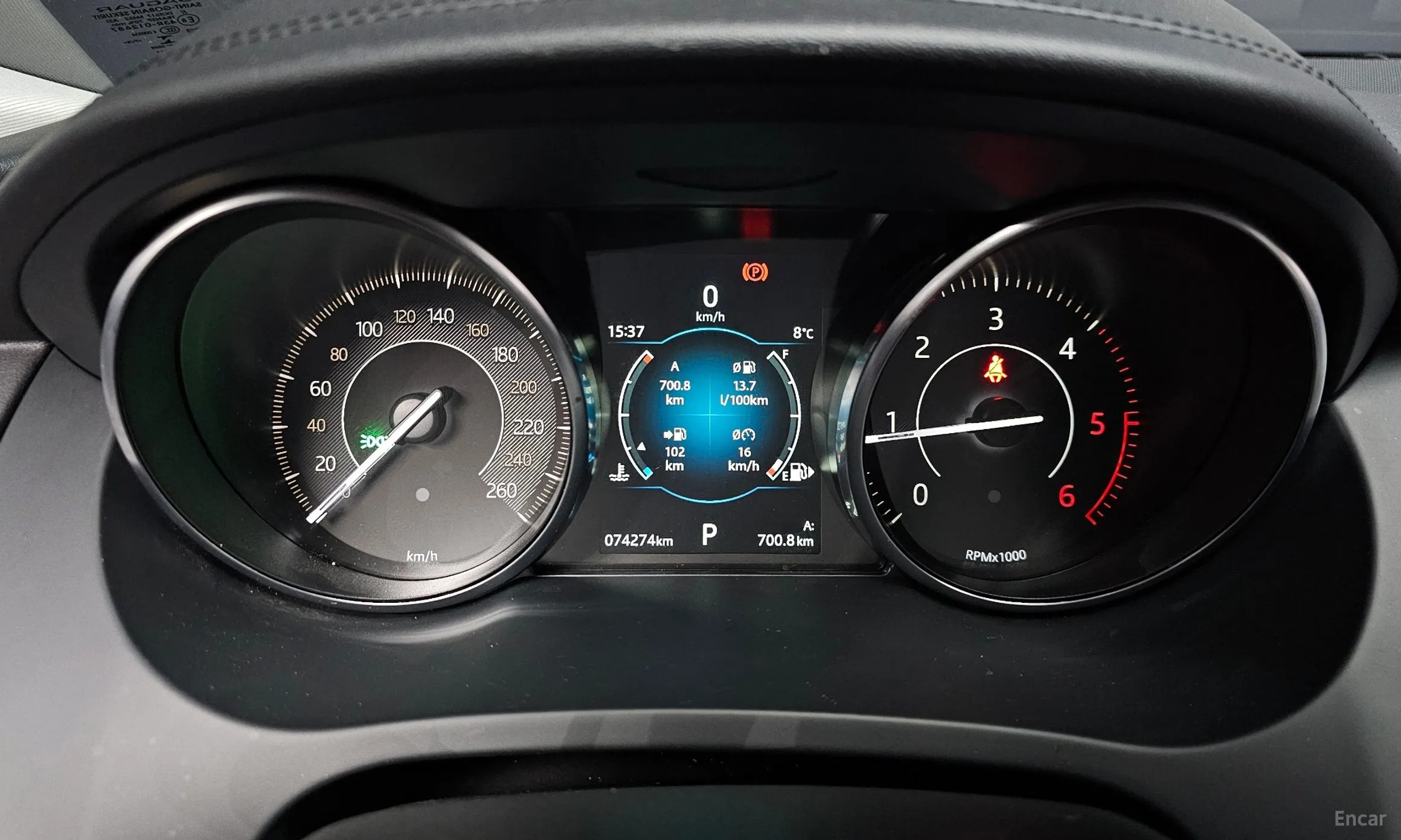 Jaguar E-PACE превью 8