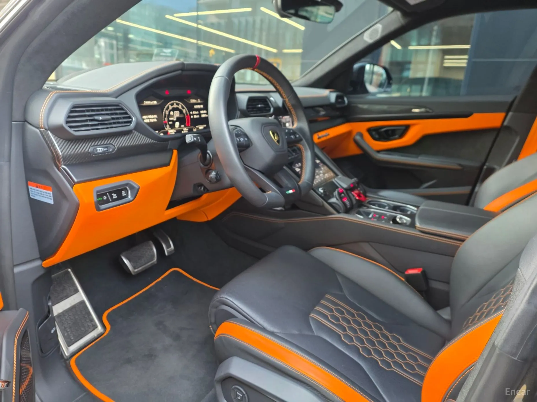 Lamborghini Urus превью 12
