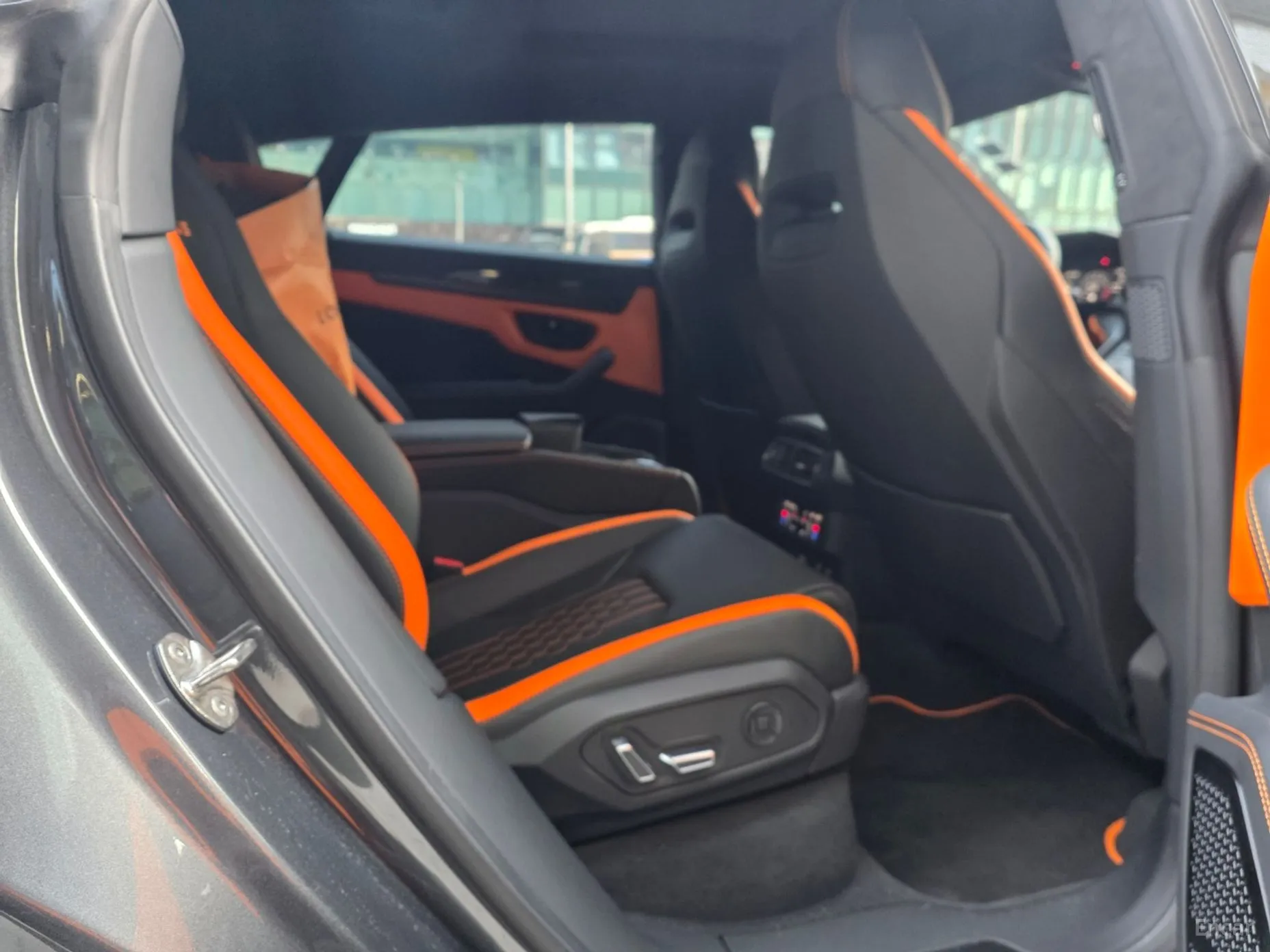 Lamborghini Urus превью 8