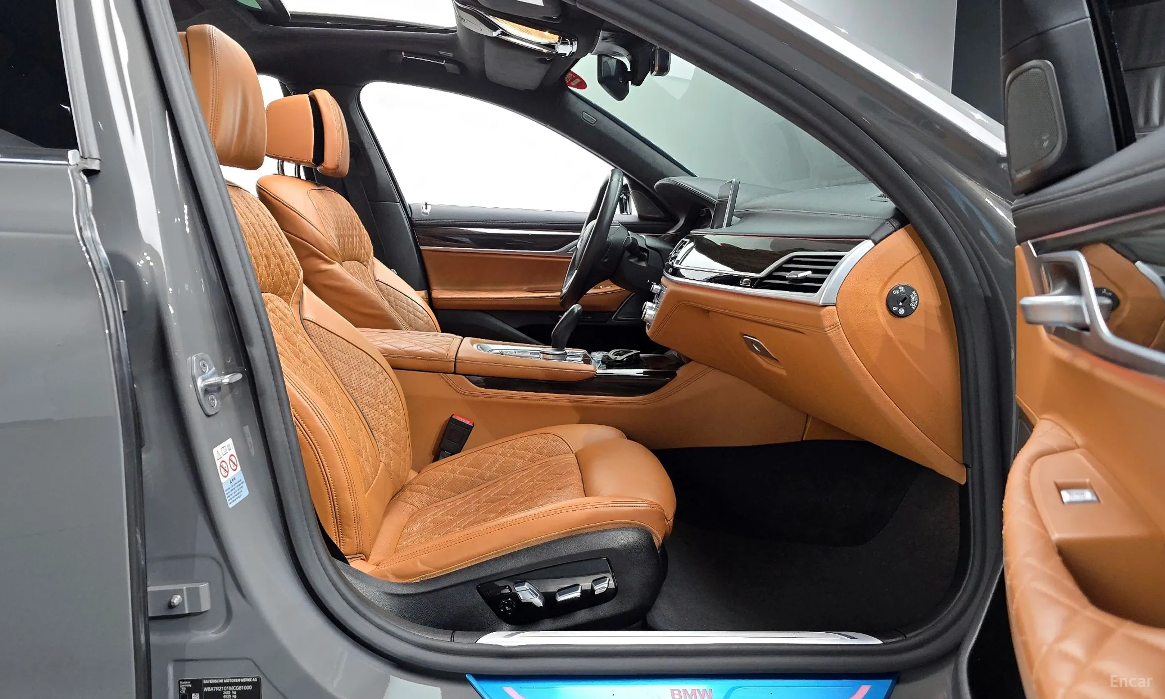BMW 7 Series (G11) превью 11