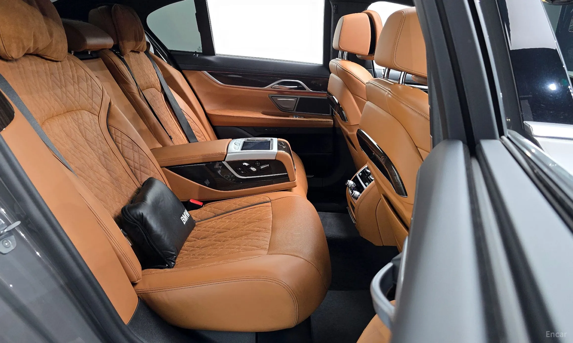 BMW 7 Series (G11) превью 12