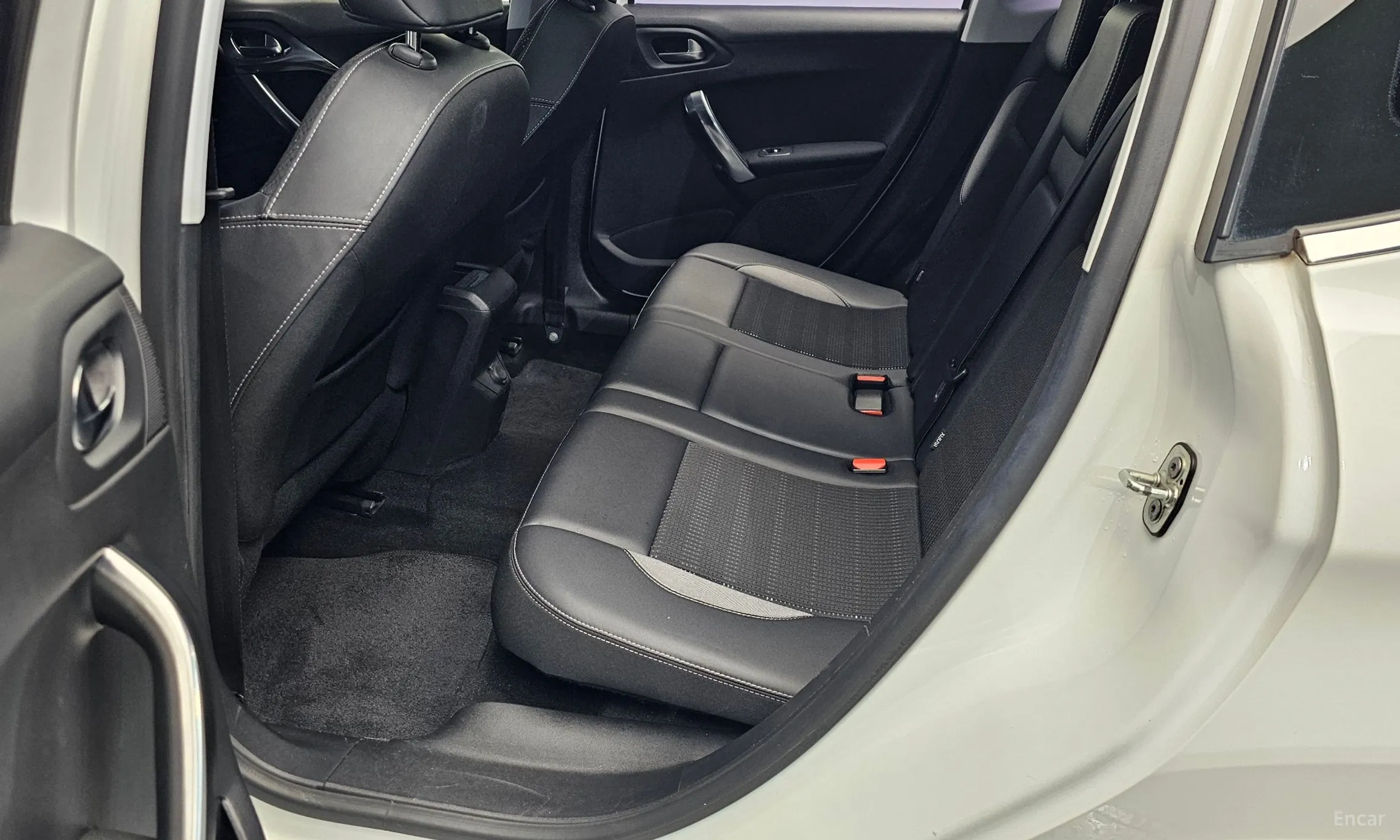 Peugeot 2008. превью 12