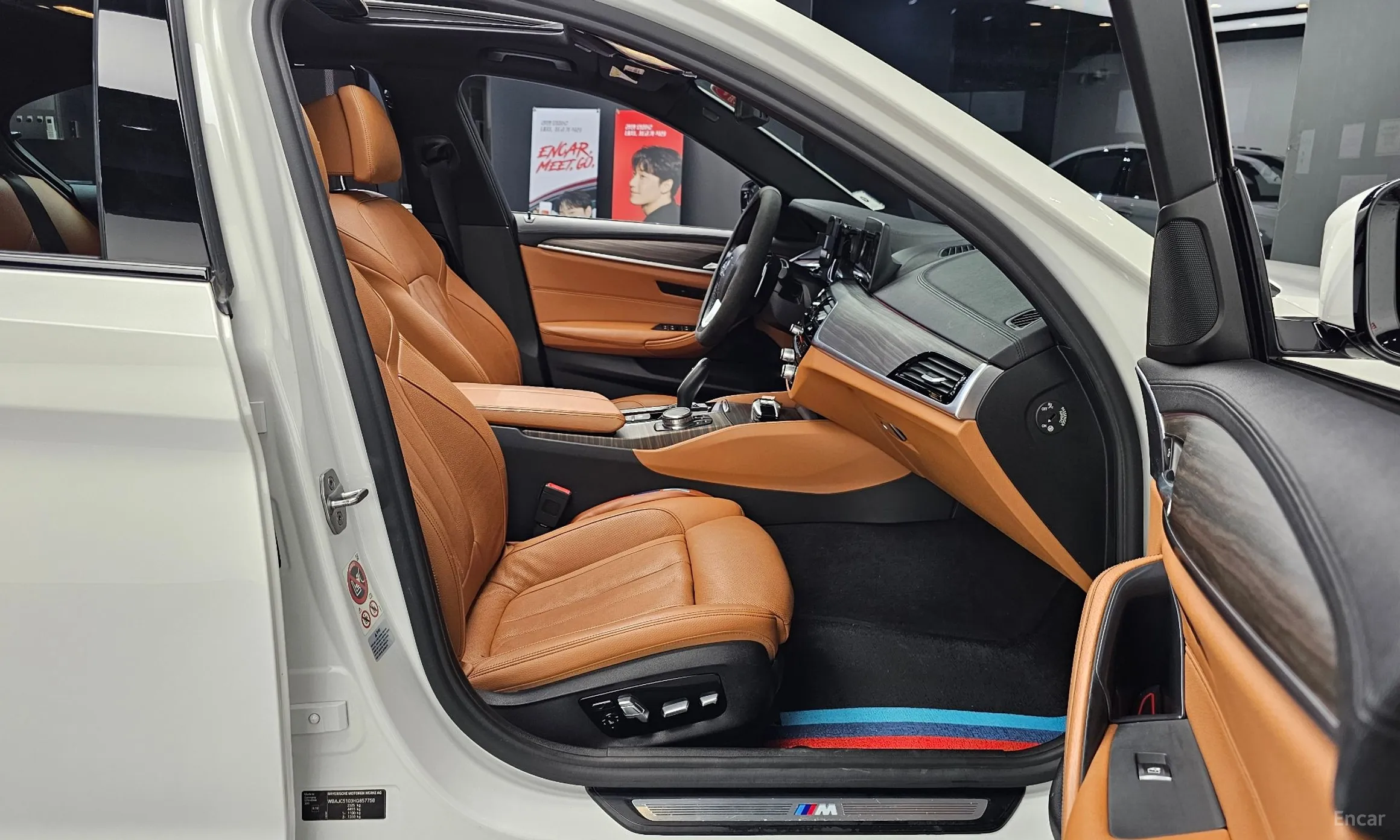 BMW 5 Series (G30) превью 12