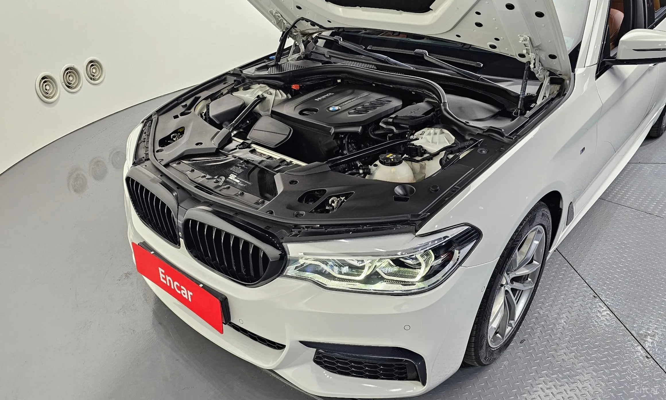 BMW 5 Series (G30) превью 6
