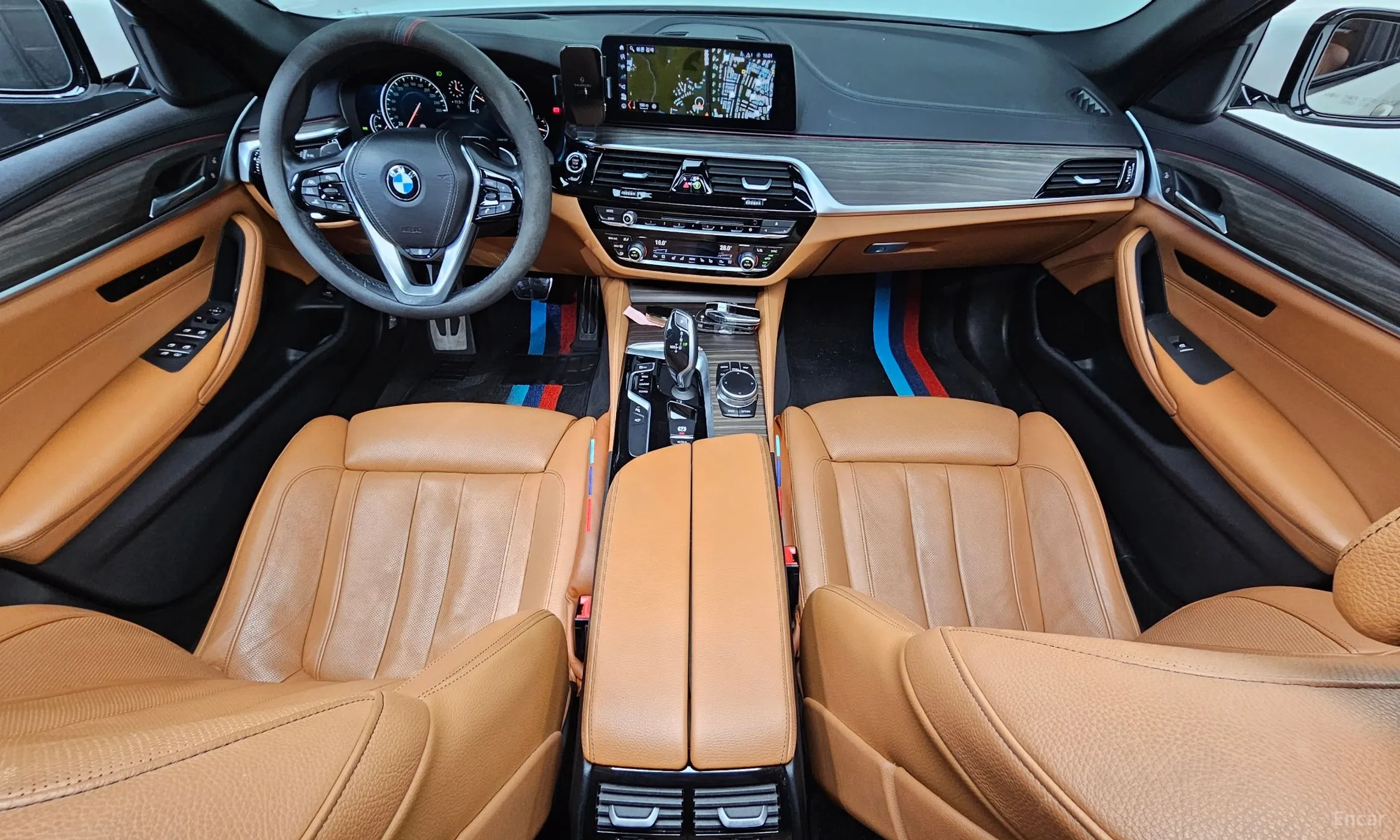 BMW 5 Series (G30) превью 7