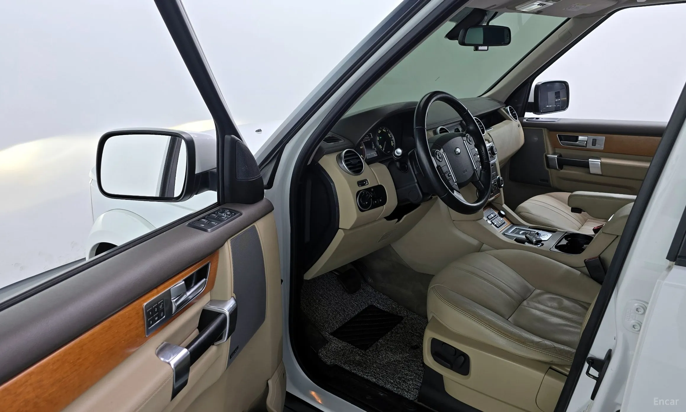 Land Rover Discovery 4 превью 10
