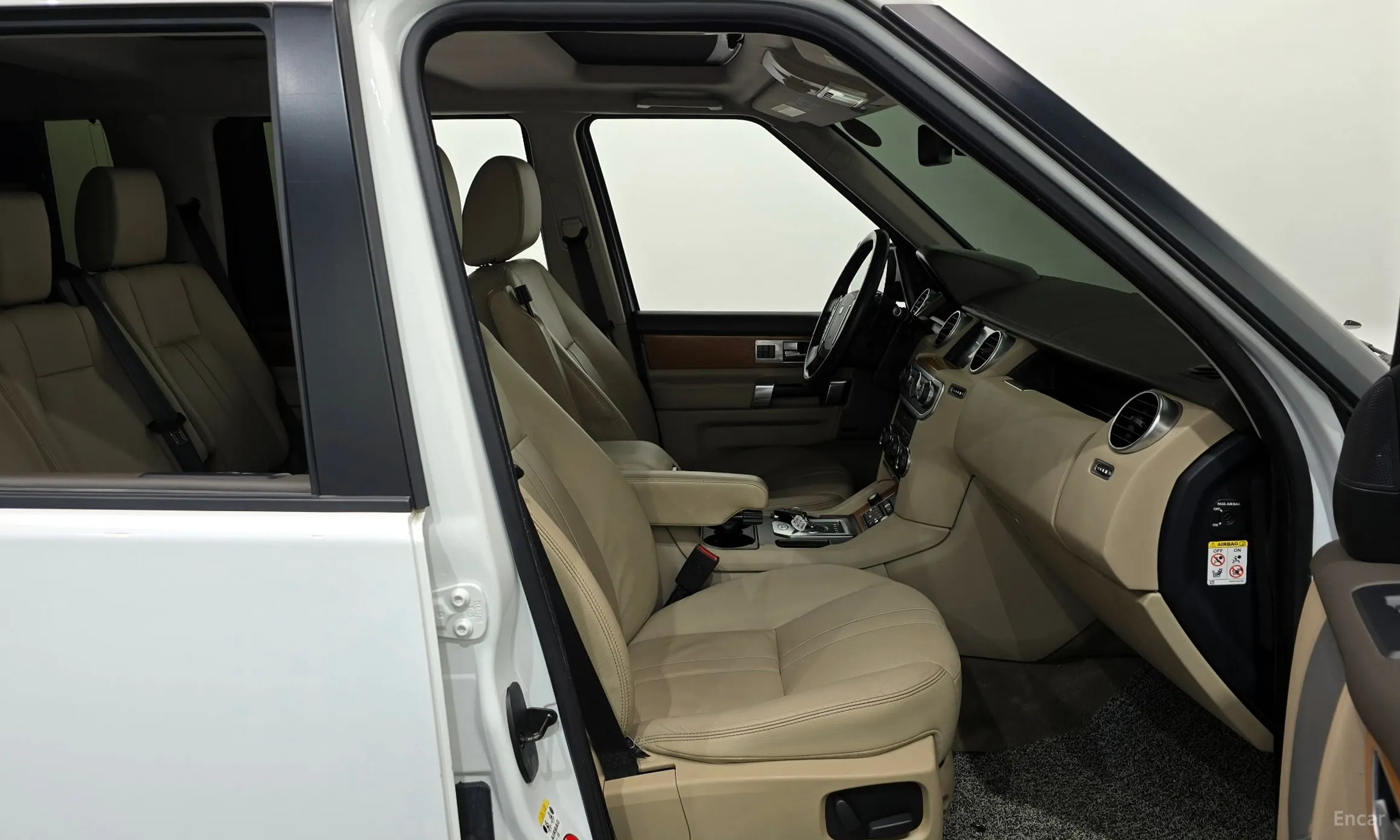 Land Rover Discovery 4 превью 11