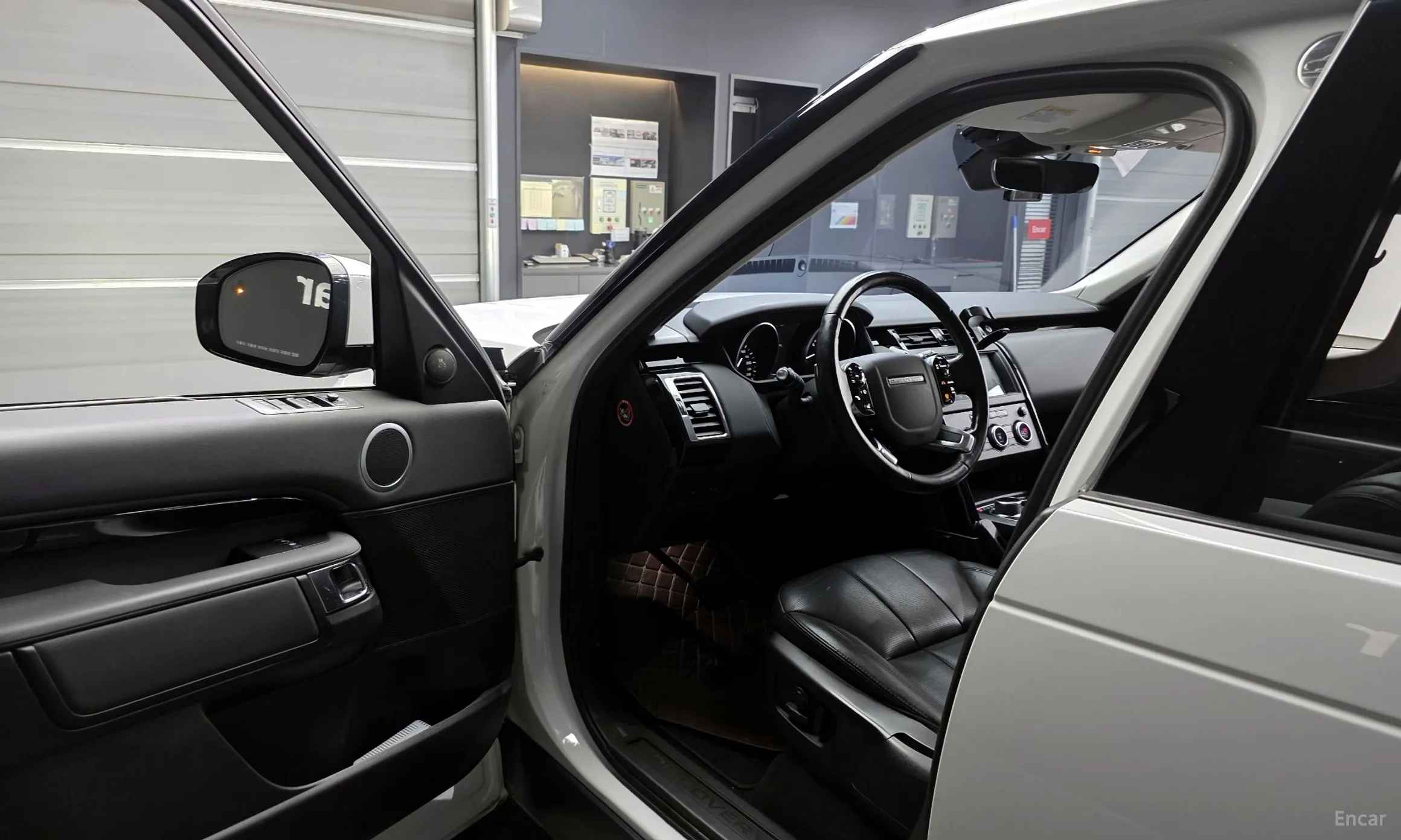 Land Rover Discovery 5 превью 10