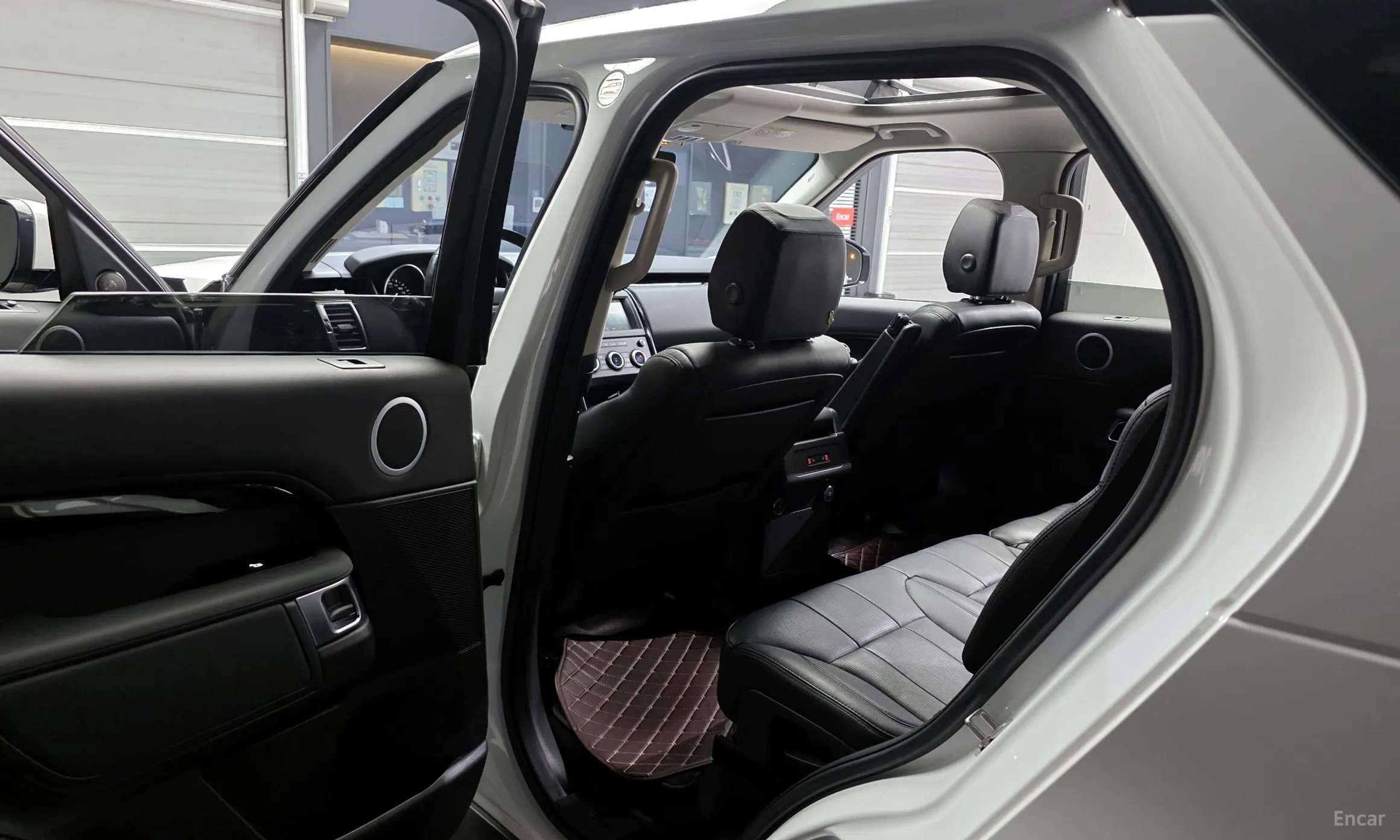Land Rover Discovery 5 превью 11