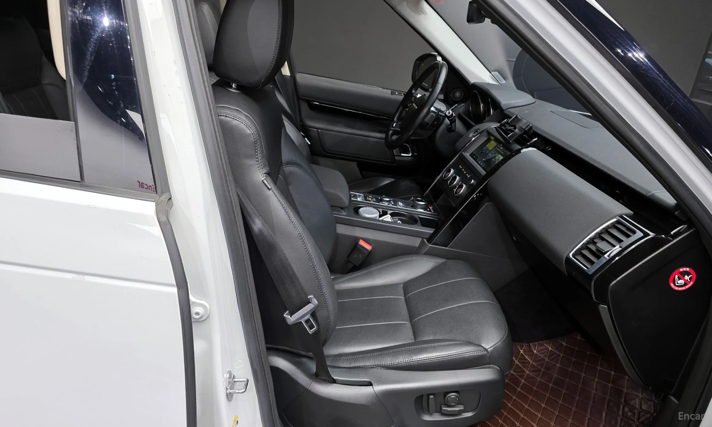Land Rover Discovery 5 превью 12