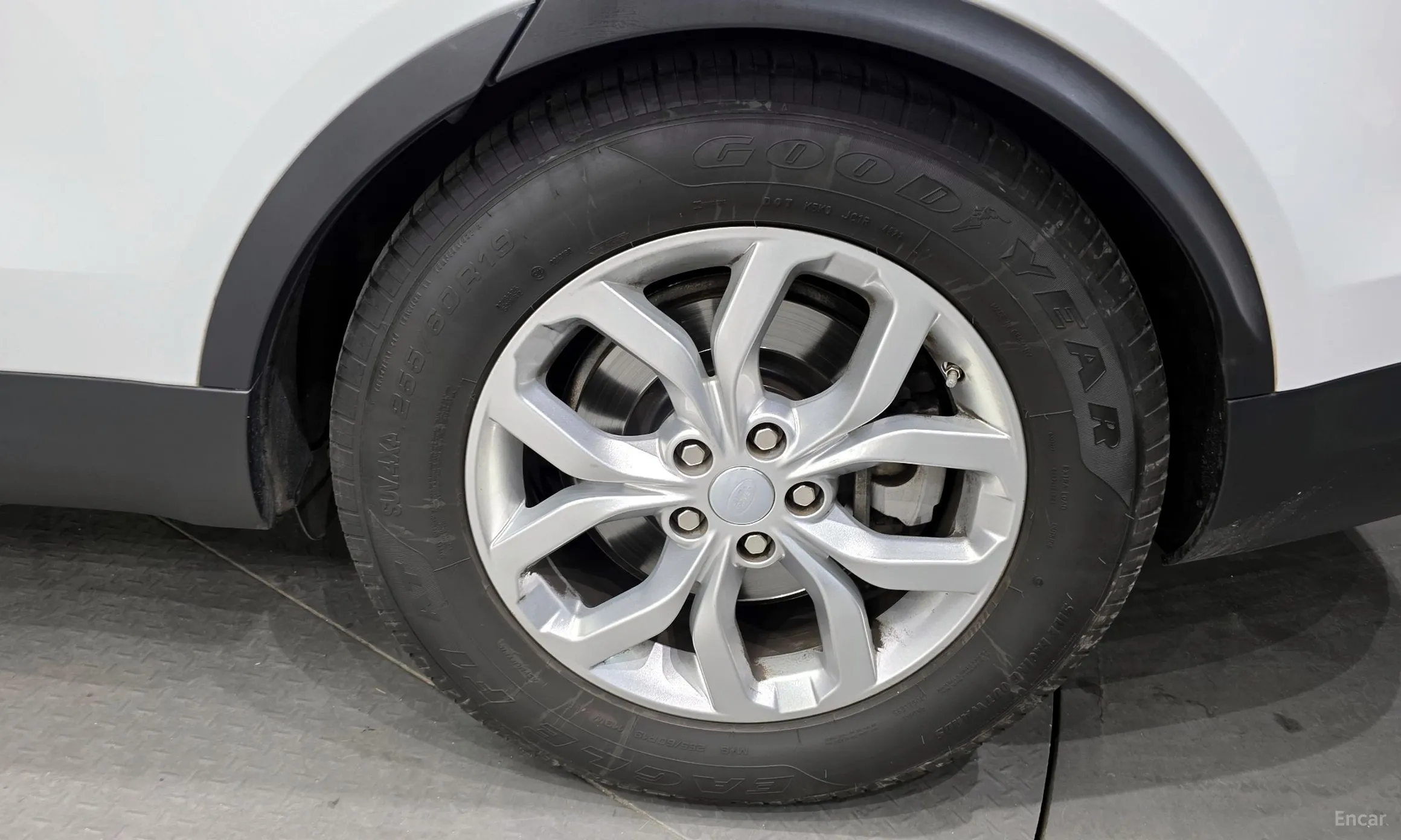 Land Rover Discovery 5 превью 5
