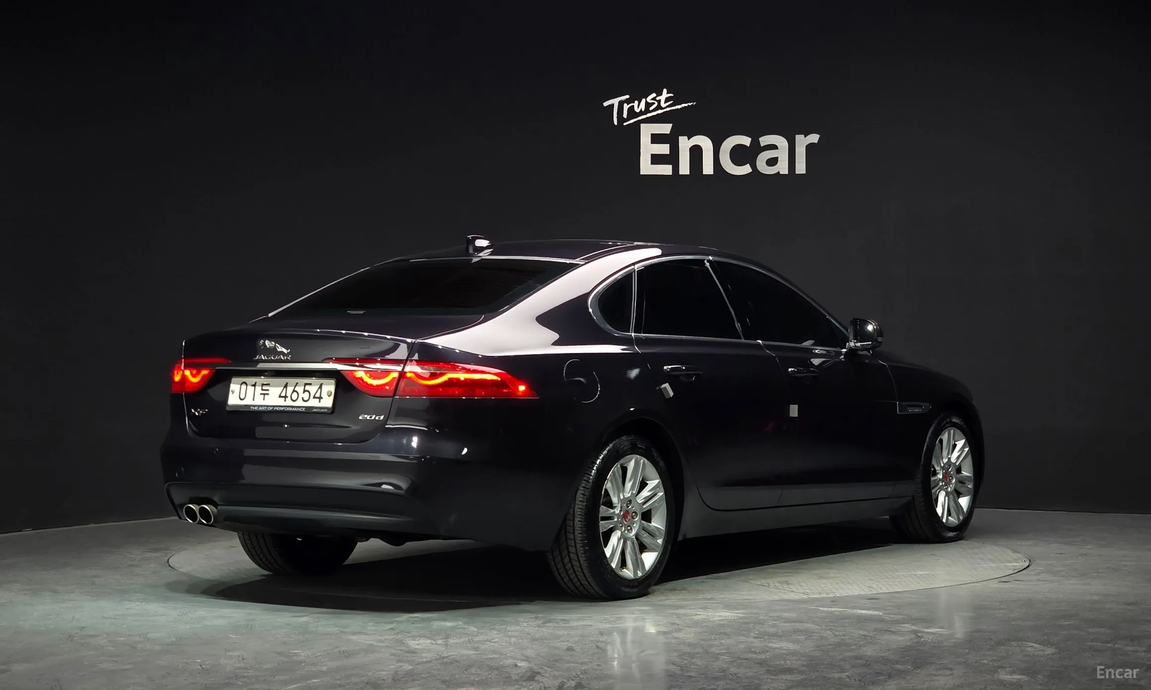 Jaguar XF (x260)