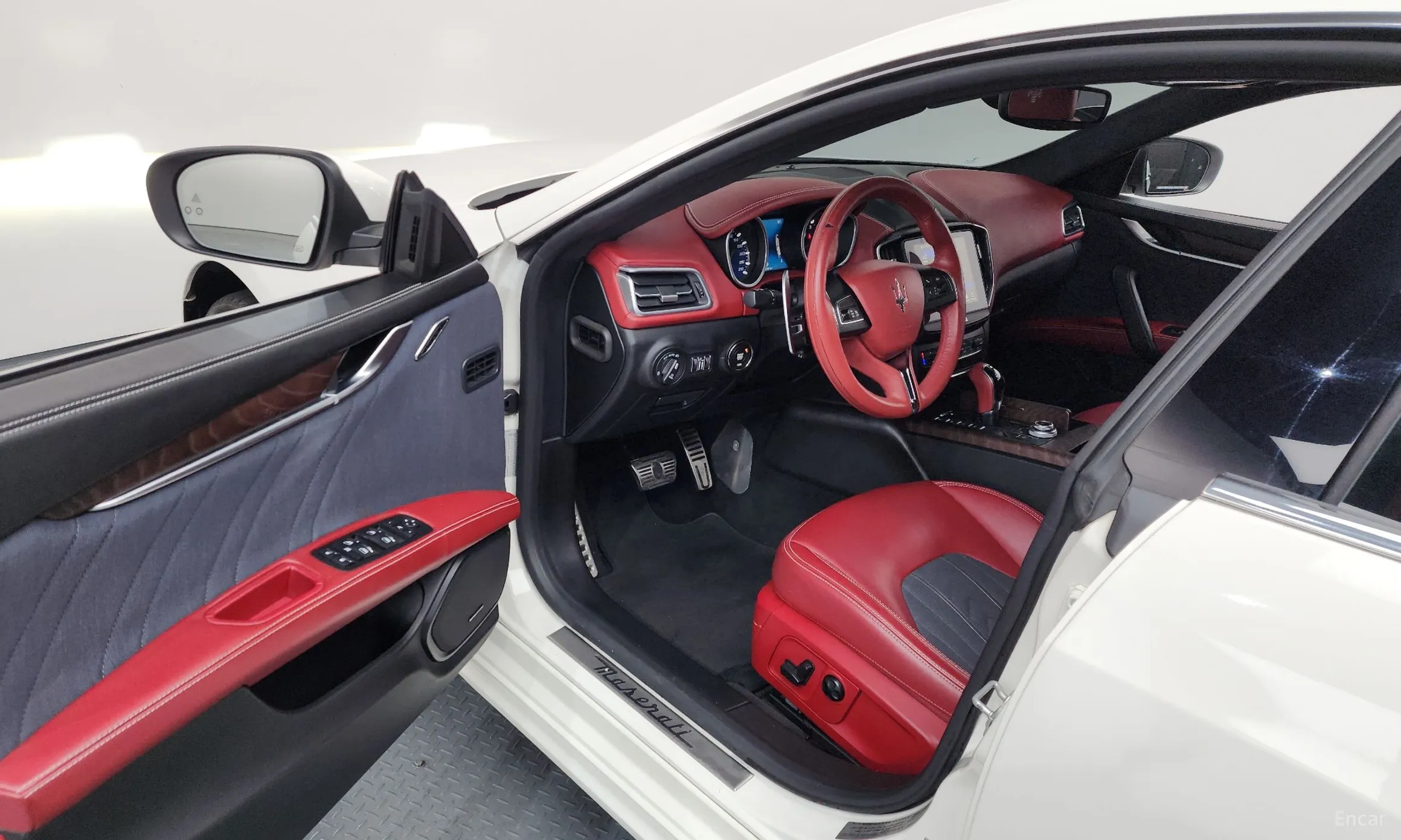 Maserati Ghibli превью 10