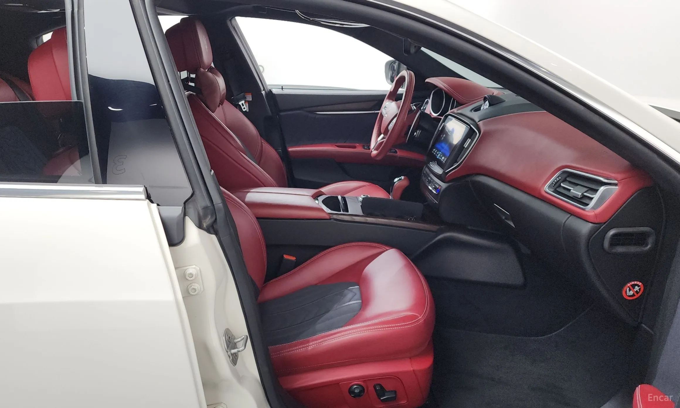 Maserati Ghibli превью 11