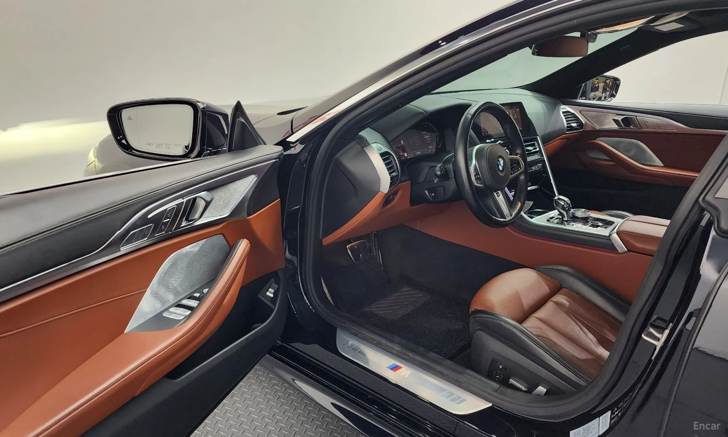 BMW 8-series (G15) превью 10