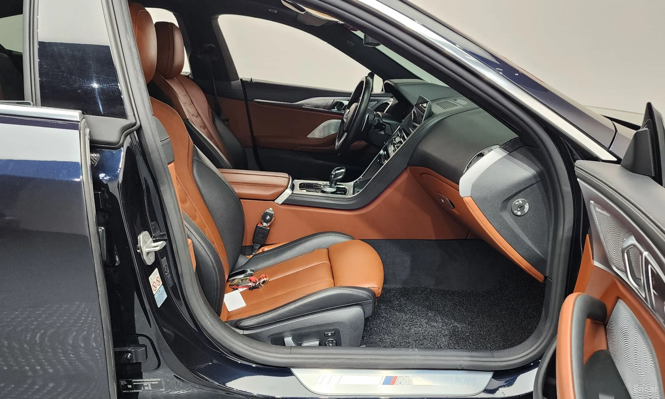 BMW 8-series (G15) превью 11