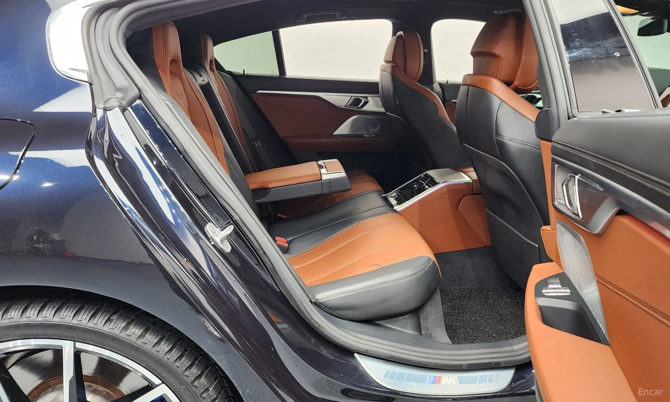BMW 8-series (G15) превью 12