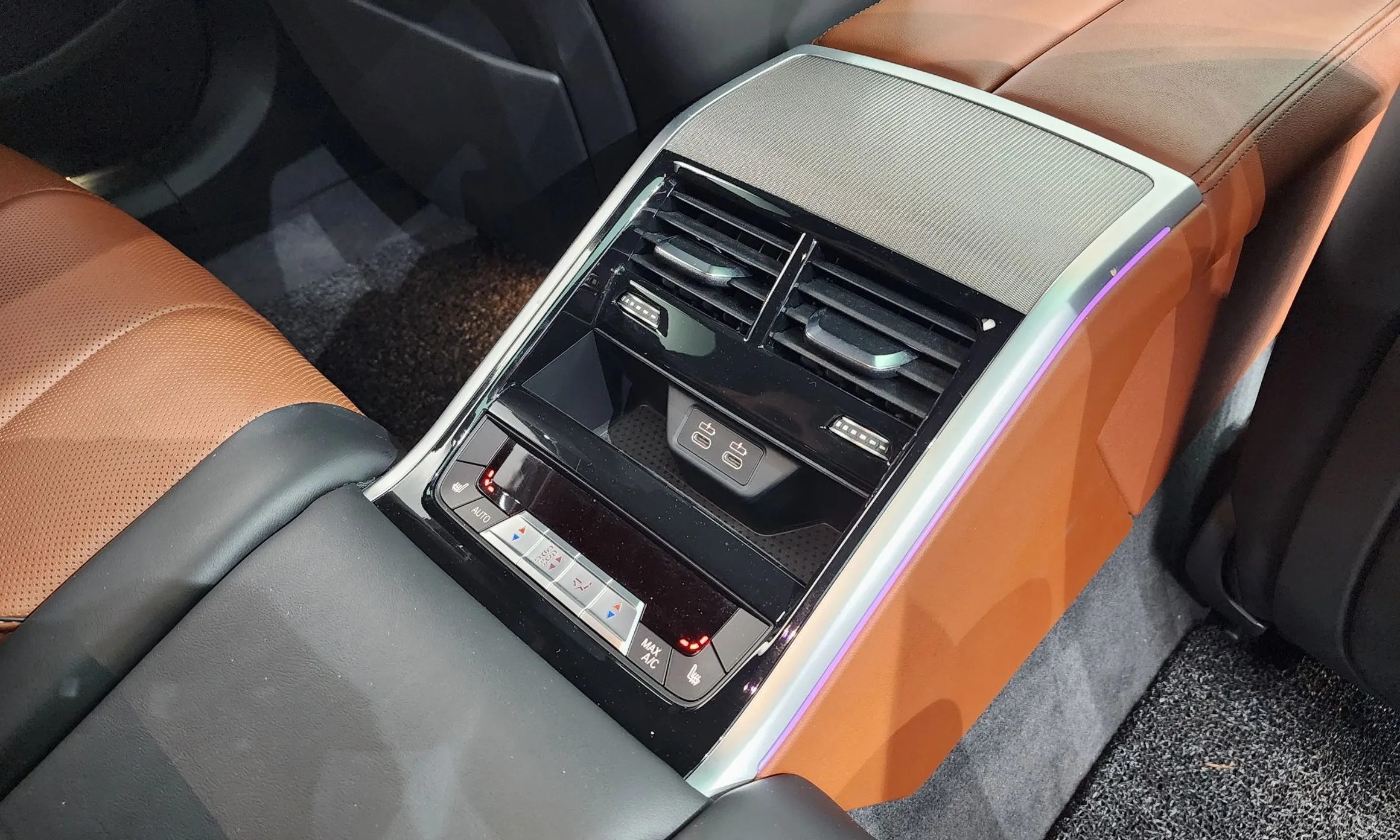 BMW 8-series (G15) превью 18