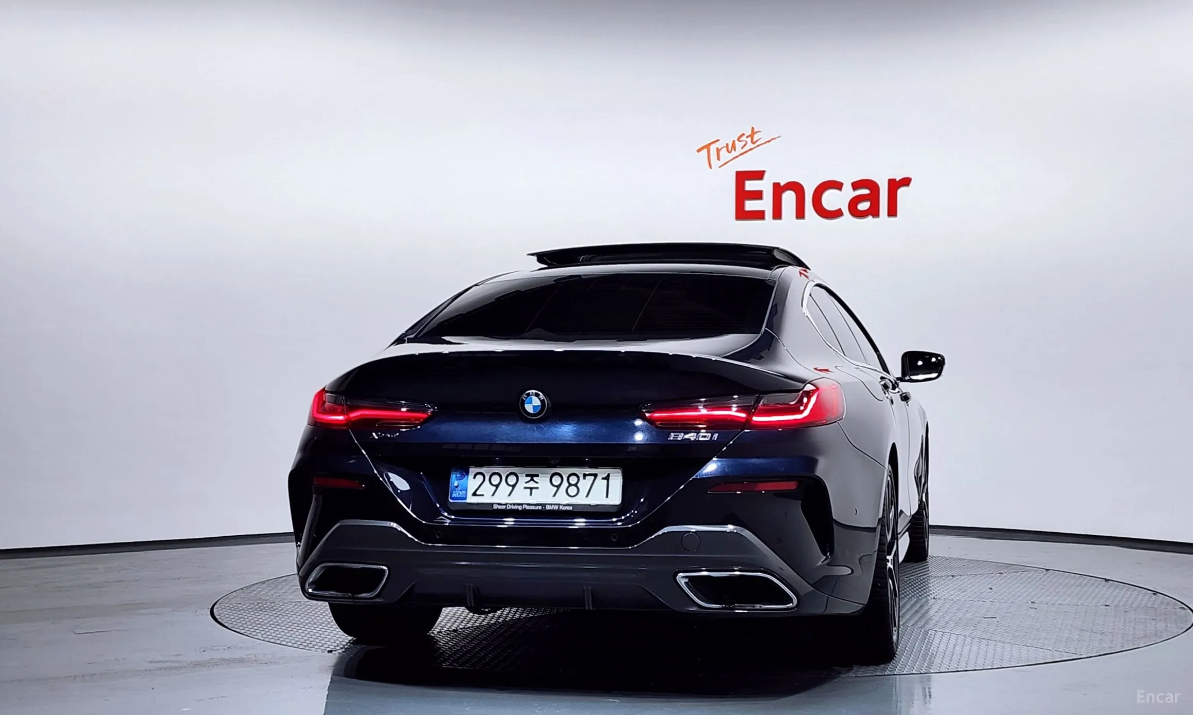 BMW 8-series (G15) превью 4