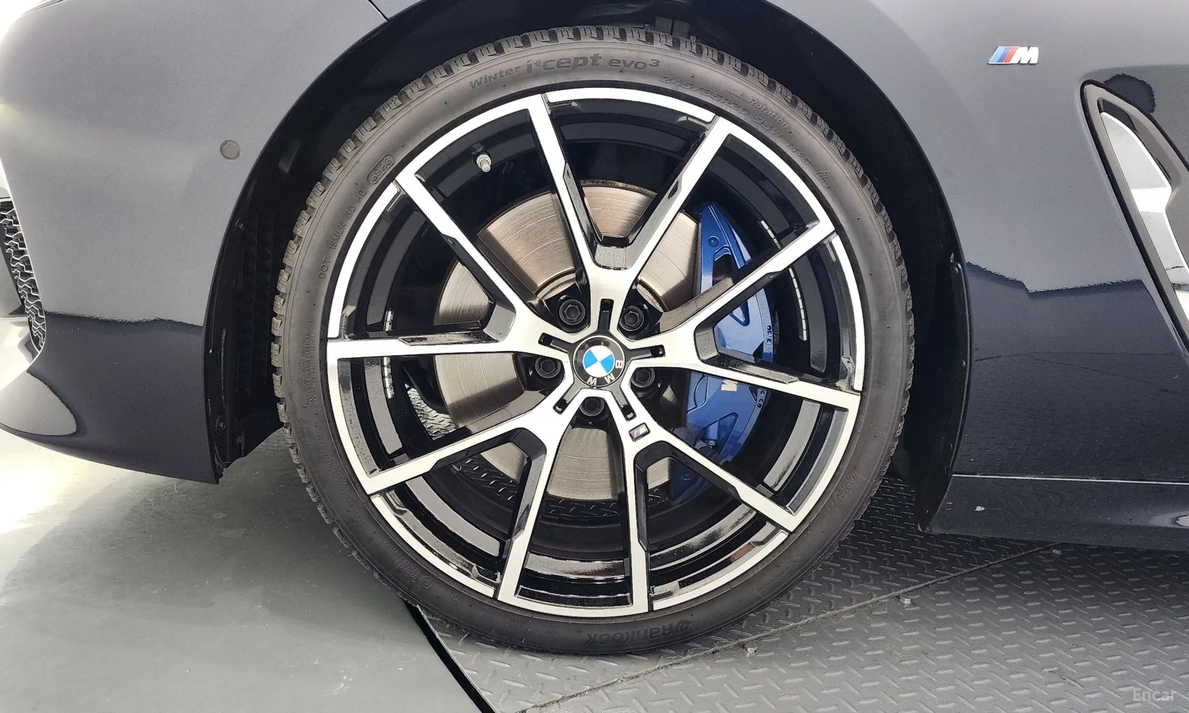 BMW 8-series (G15) превью 5