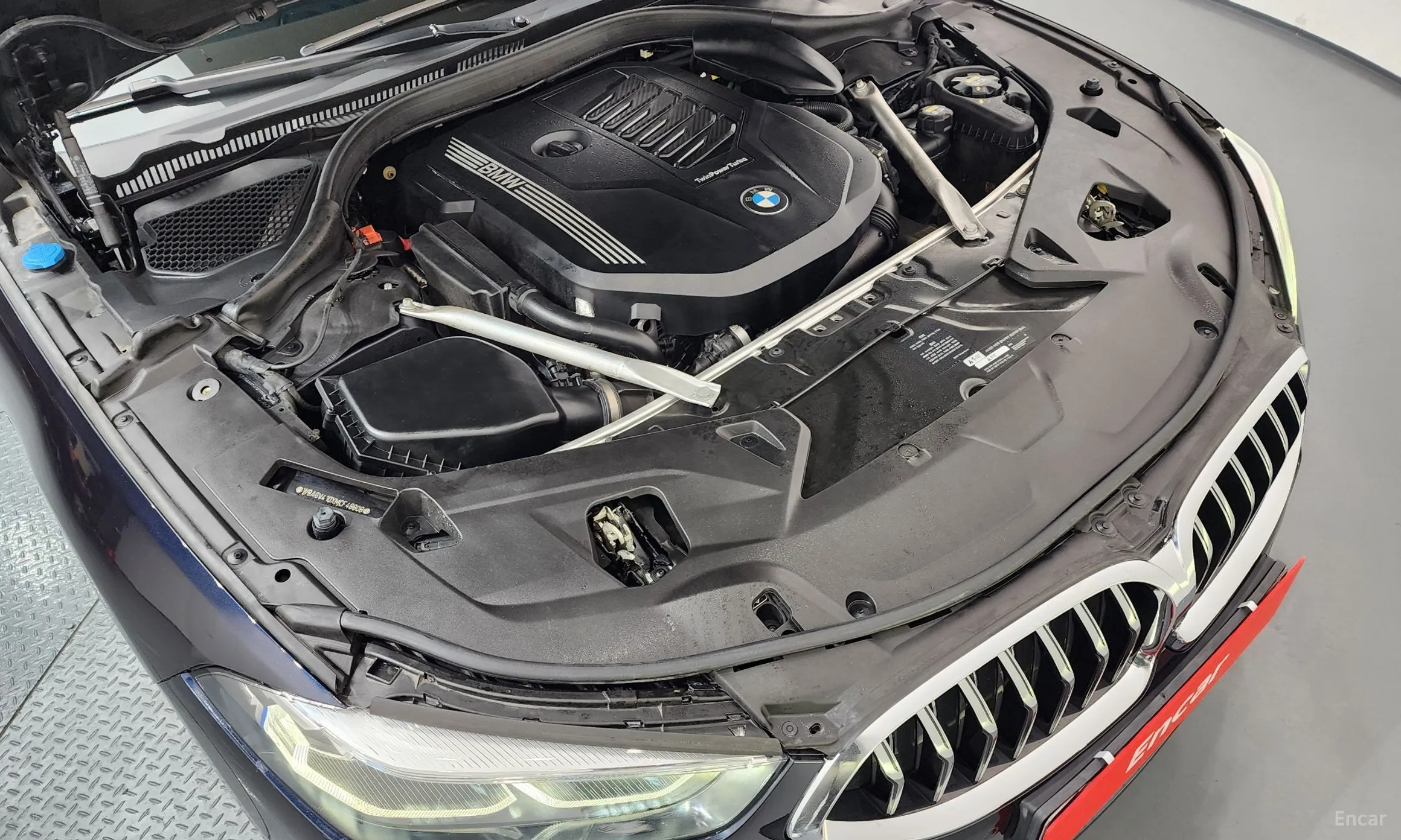 BMW 8-series (G15) превью 6