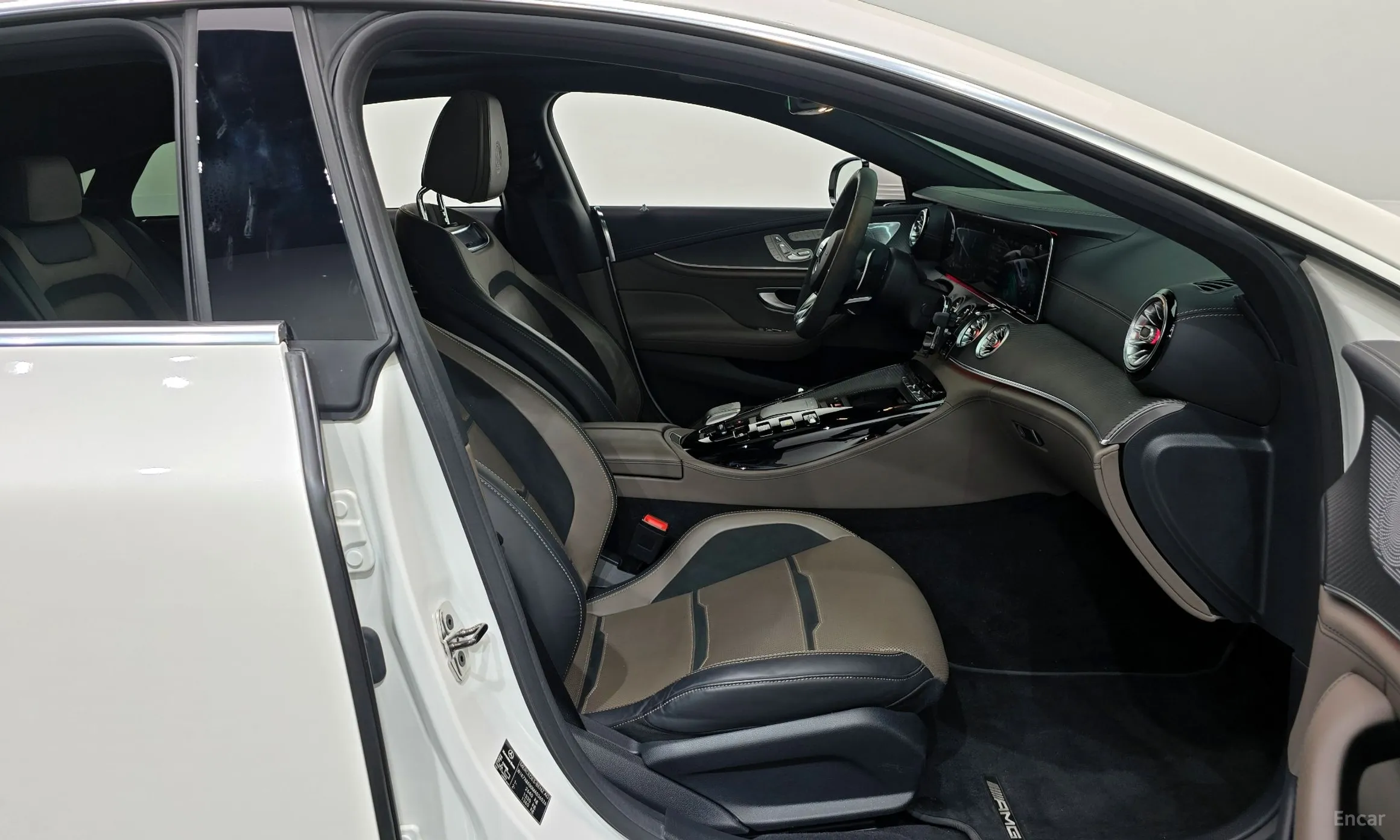 Mercedes Benz AMG GT превью 11