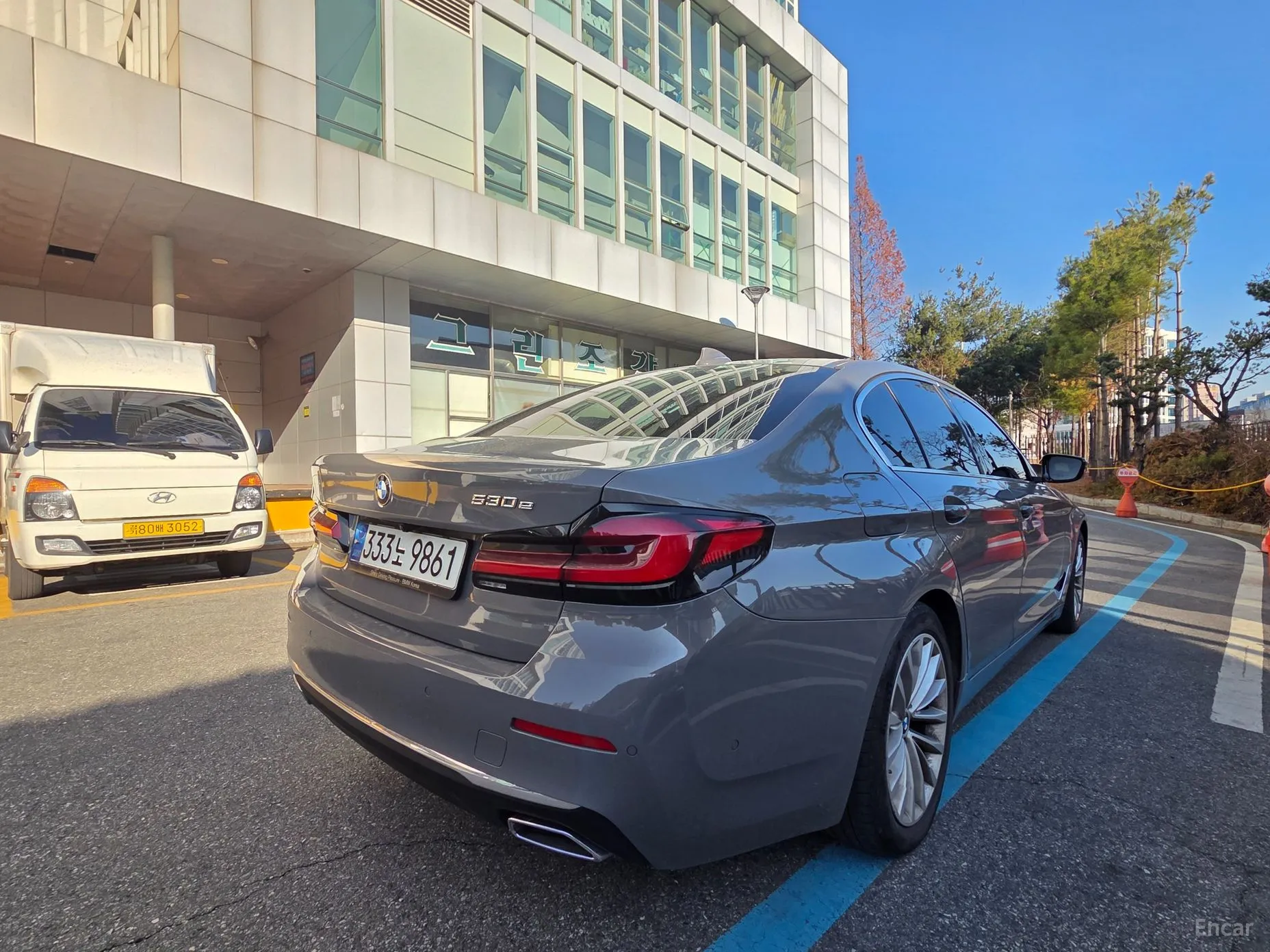 BMW 5 Series (G30) превью 7