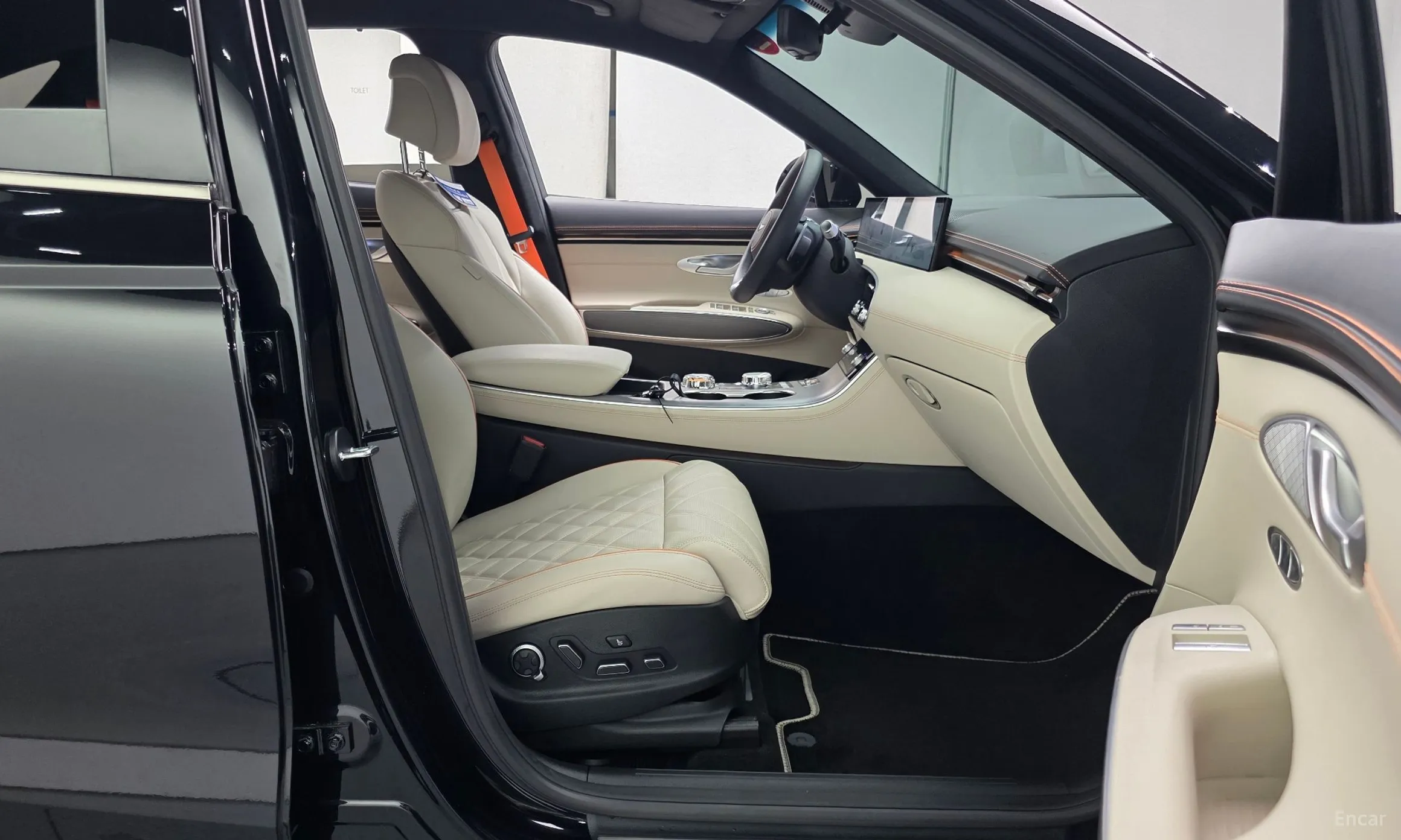 Genesis GV70 превью 10