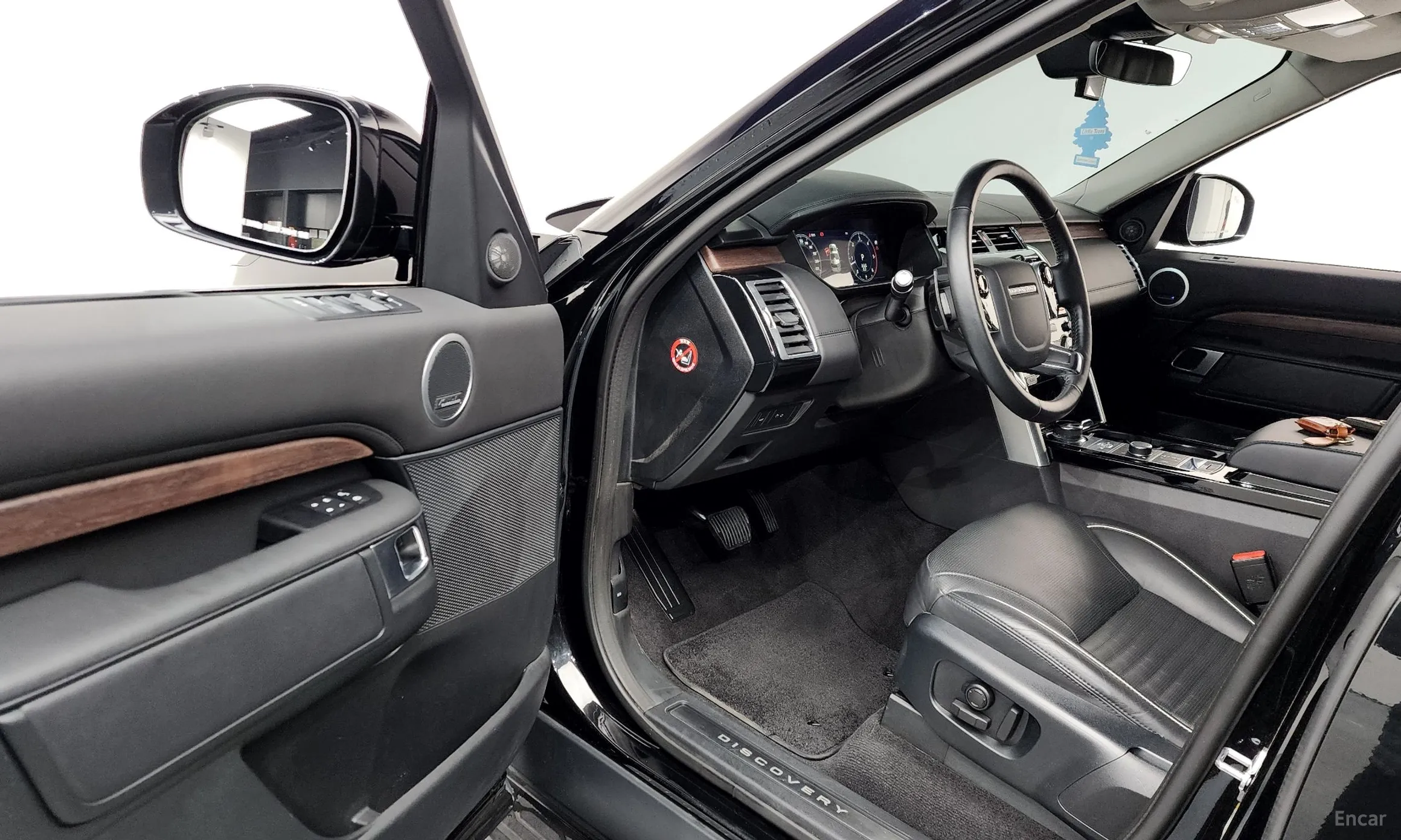 Land Rover Discovery 5 превью 10