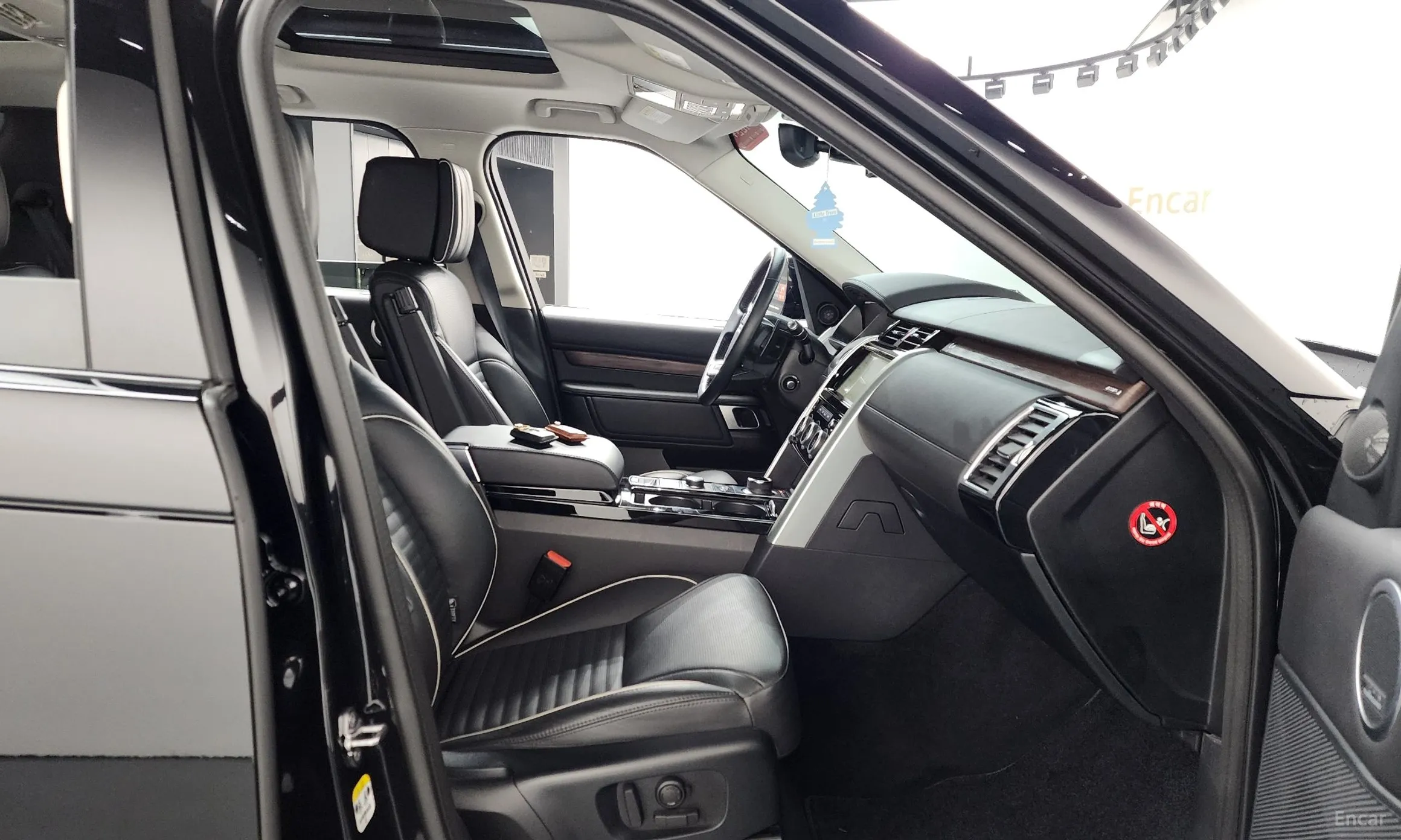 Land Rover Discovery 5 превью 11