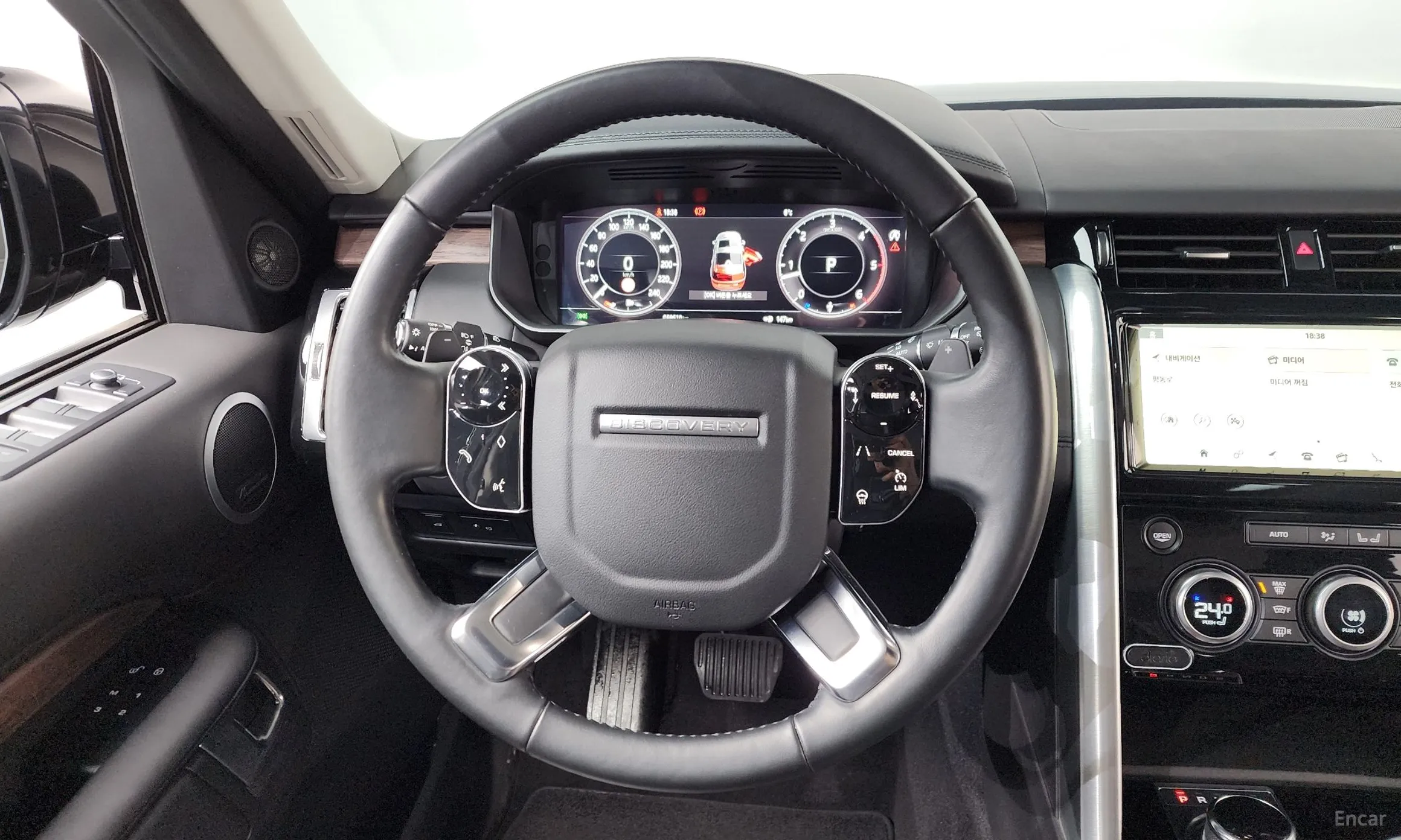 Land Rover Discovery 5 превью 13