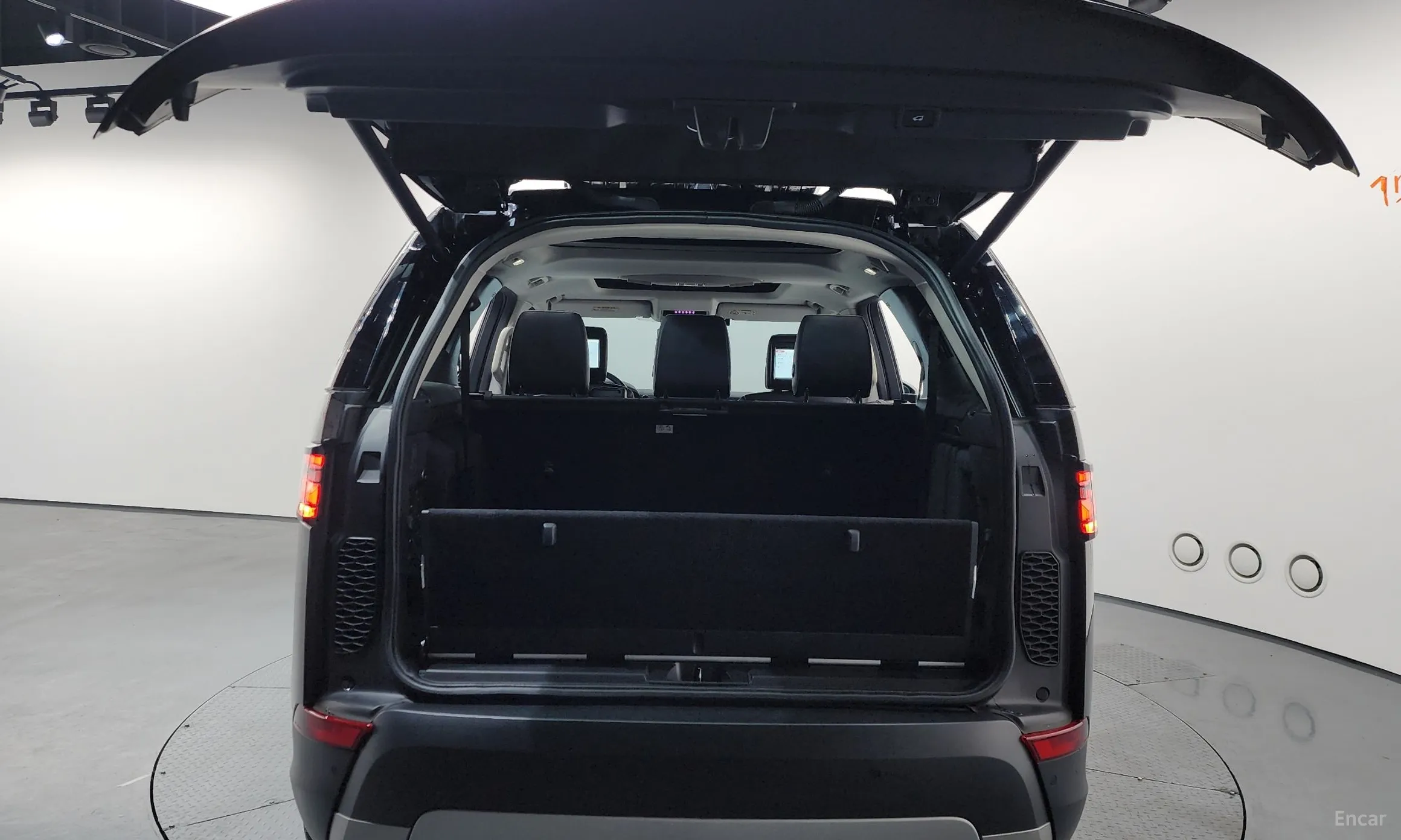 Land Rover Discovery 5 превью 20