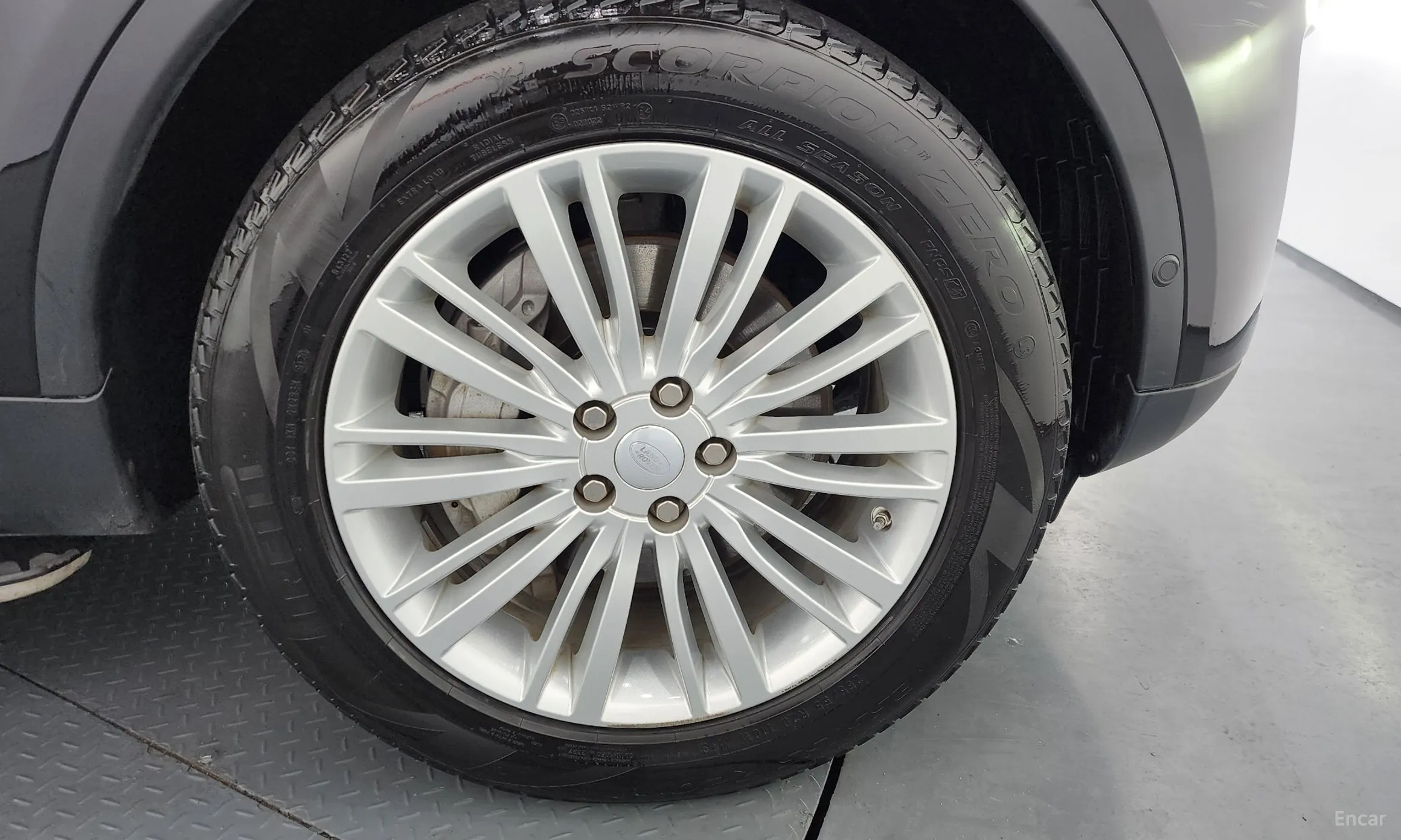 Land Rover Discovery 5 превью 5