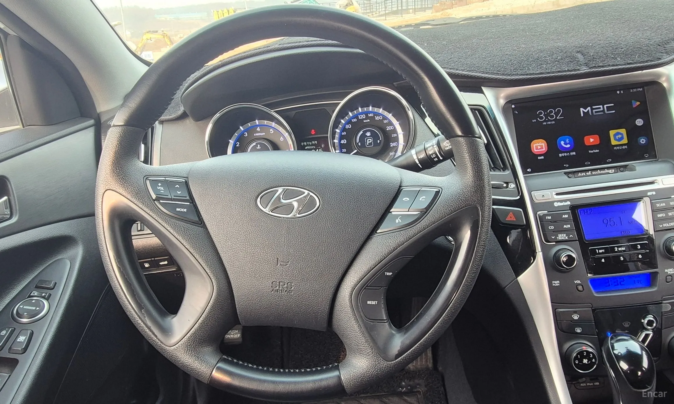 Hyundai YF Sonata превью 15
