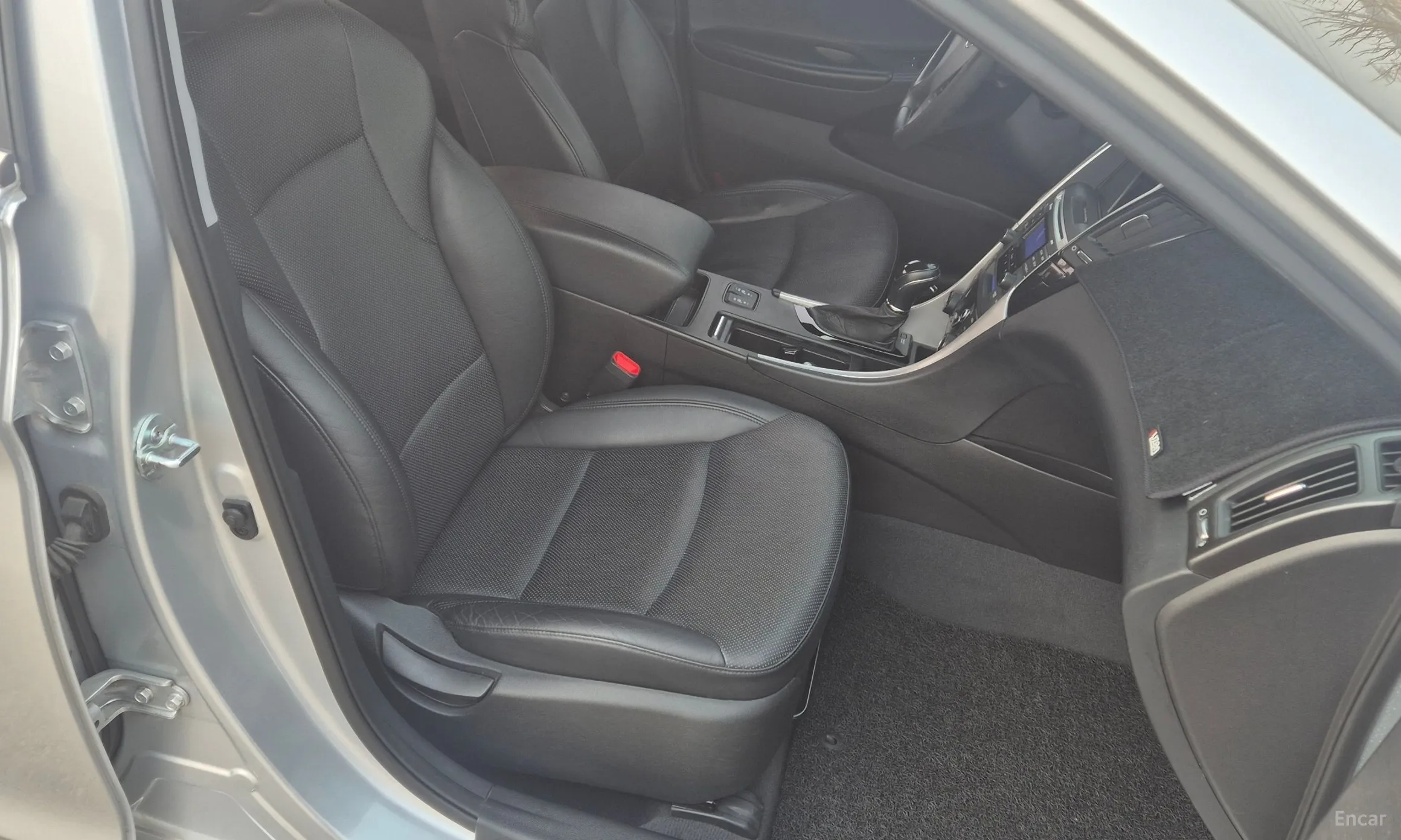 Hyundai YF Sonata превью 6