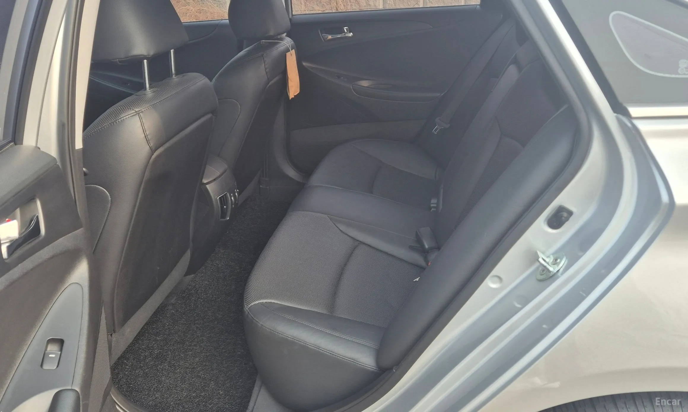 Hyundai YF Sonata превью 8