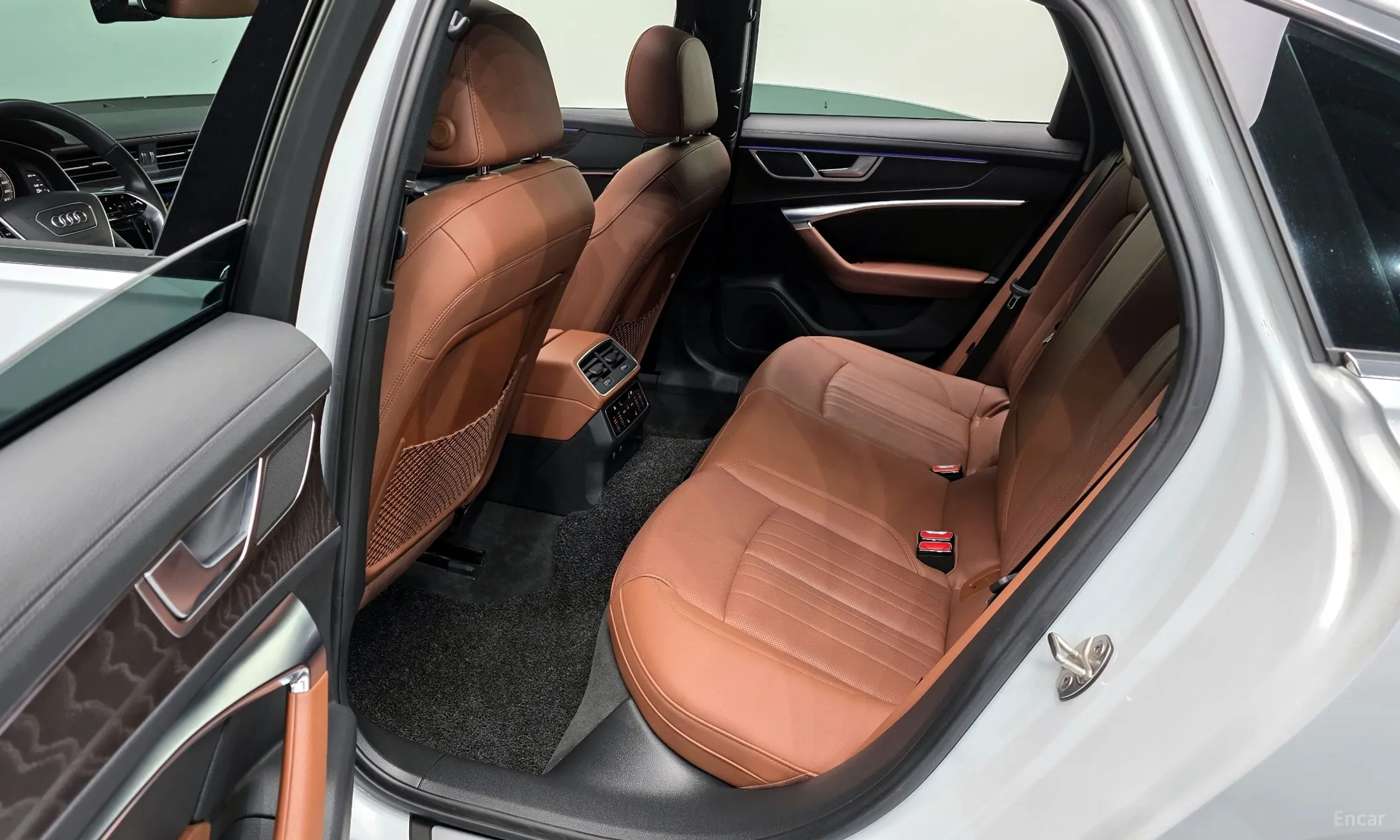 Audi A6 (C8) превью 12