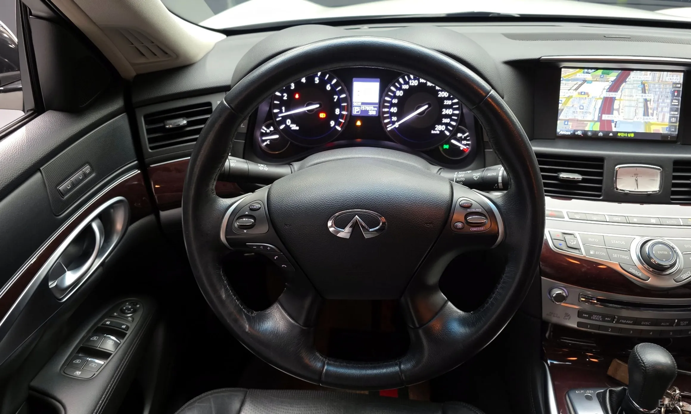 Infiniti Q70 превью 13