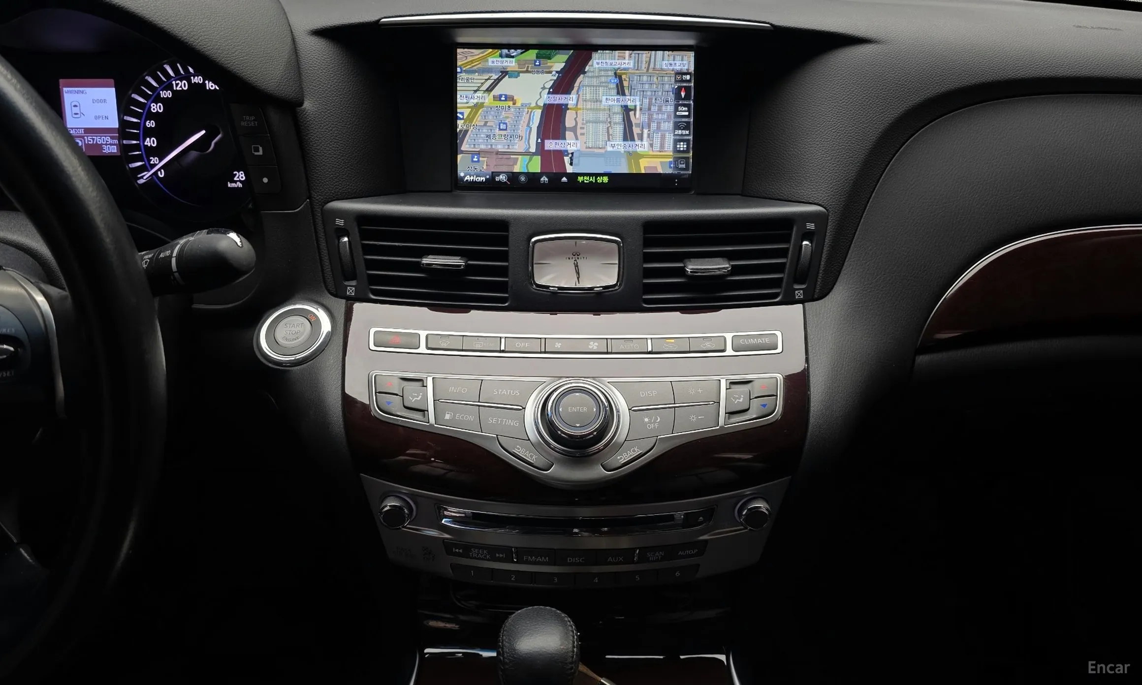Infiniti Q70 превью 15