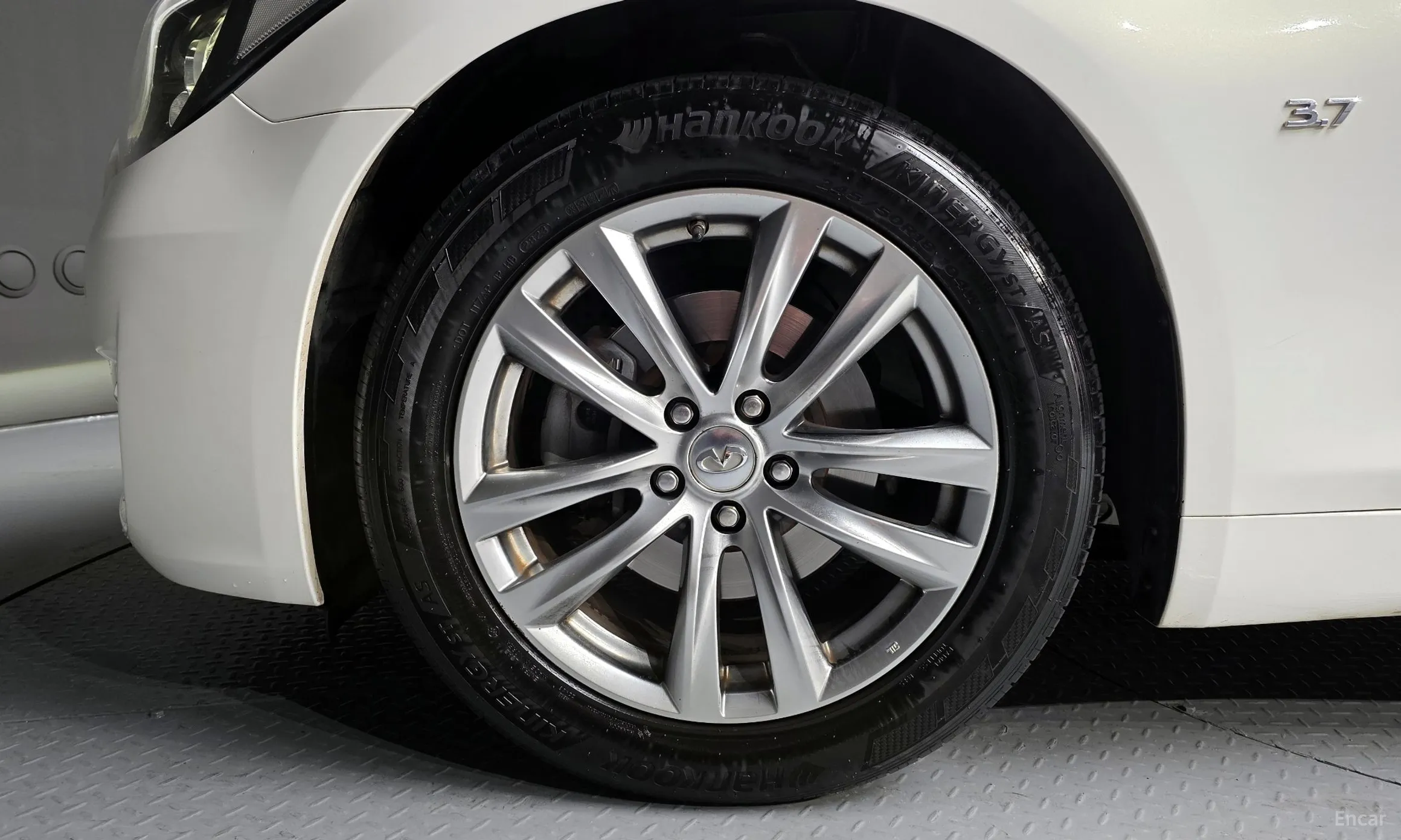 Infiniti Q70 превью 5