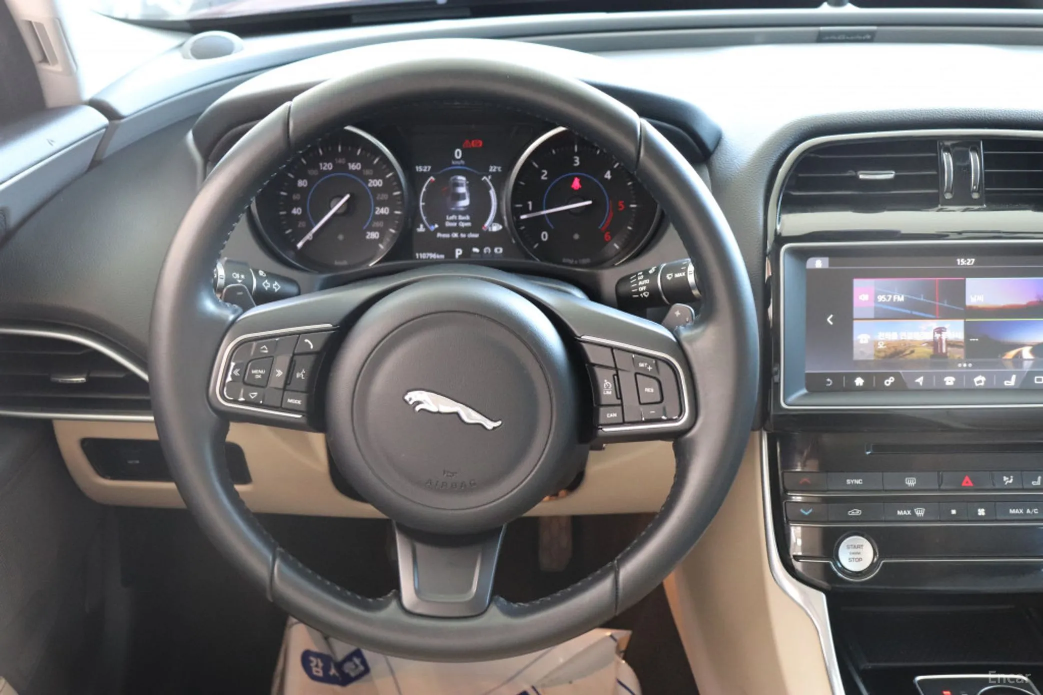 Jaguar XE превью 10