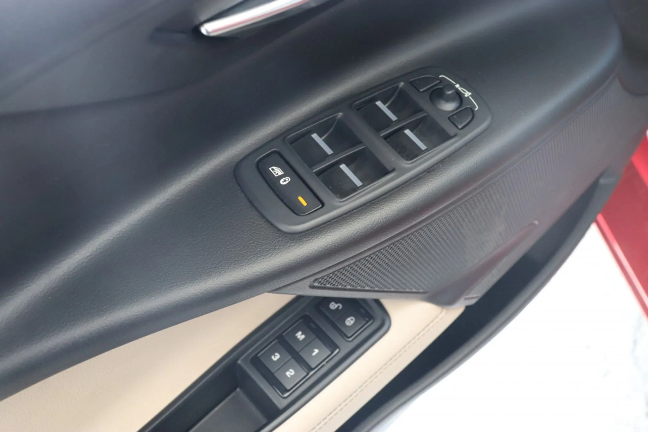 Jaguar XE превью 13