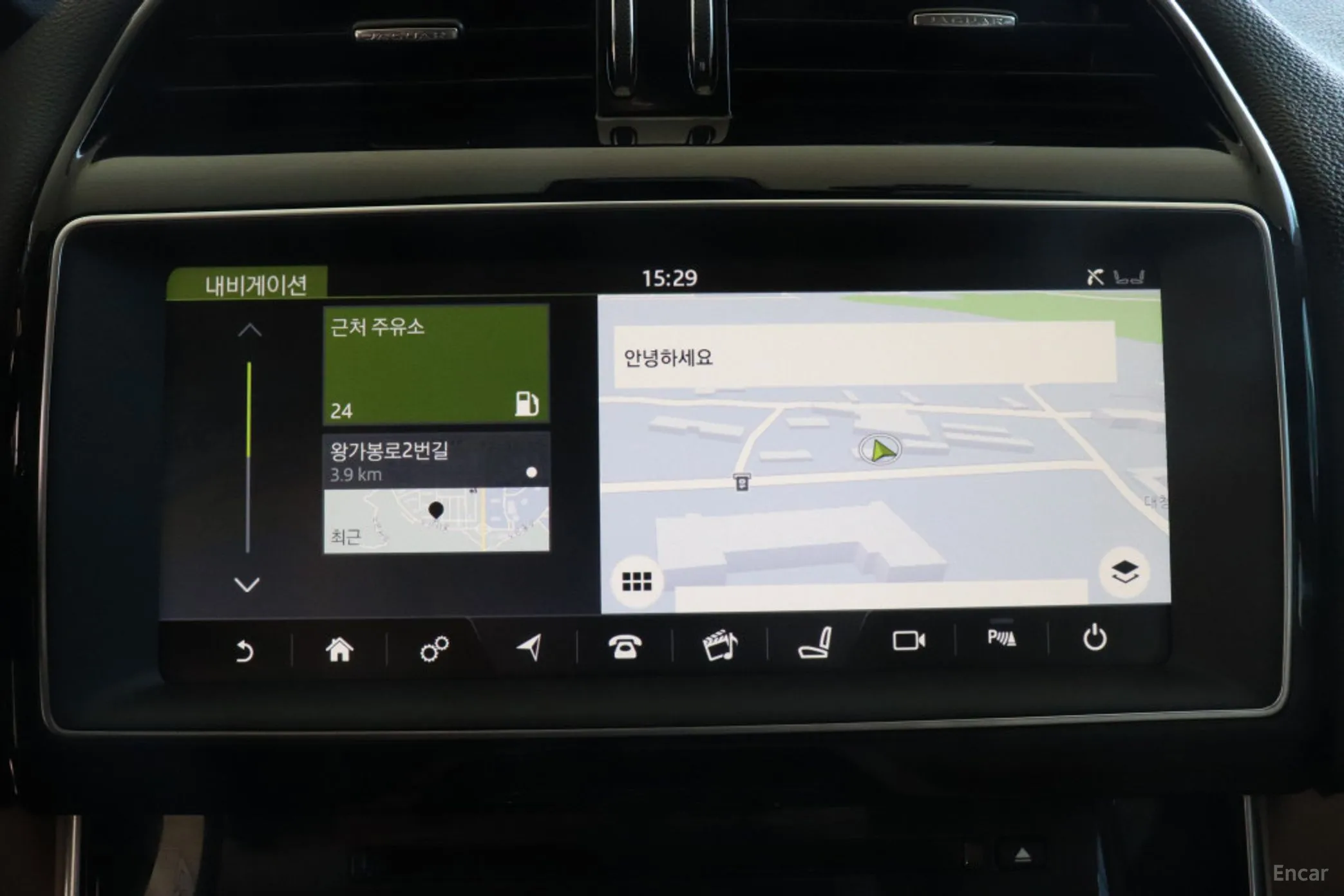 Jaguar XE превью 14