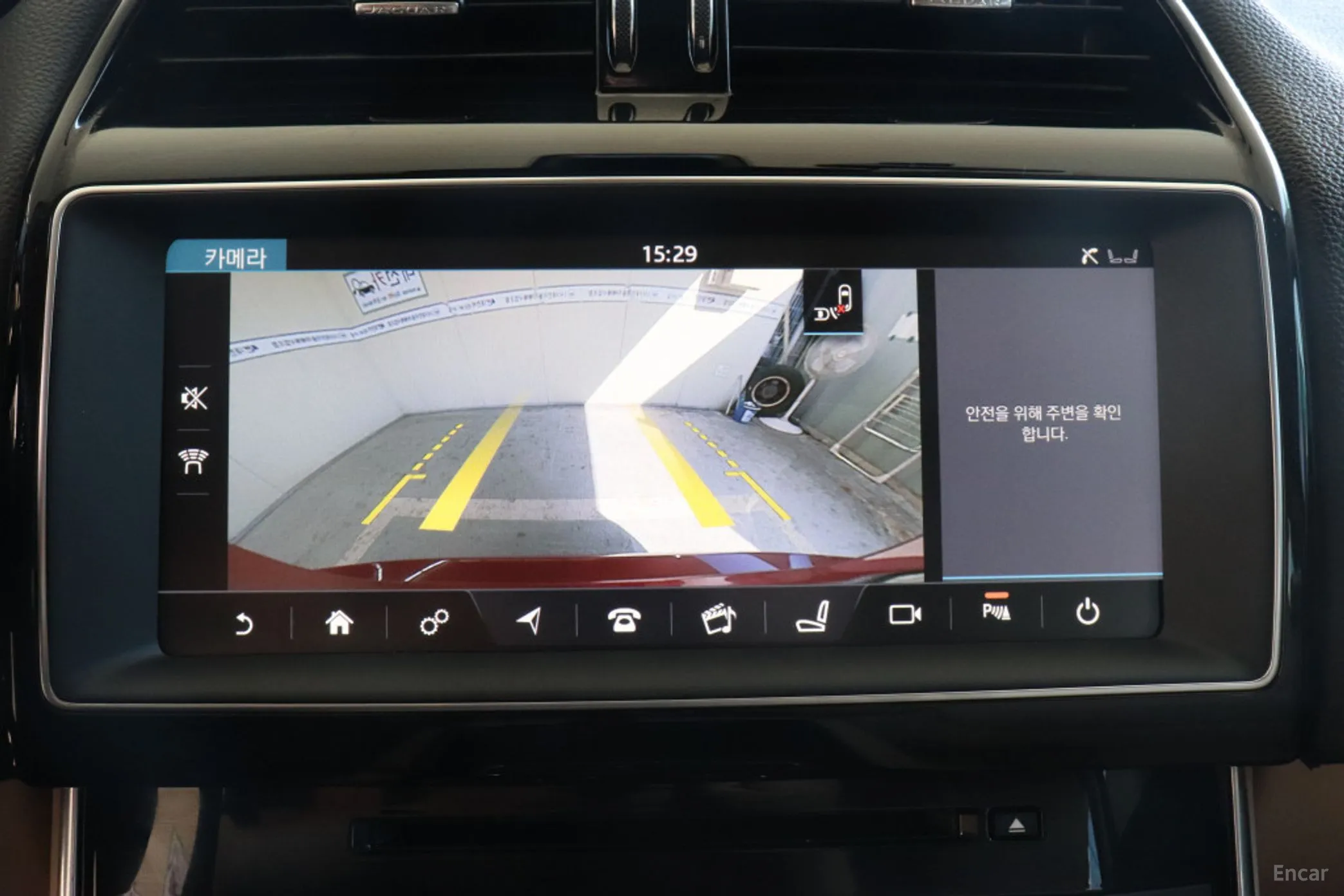 Jaguar XE превью 15