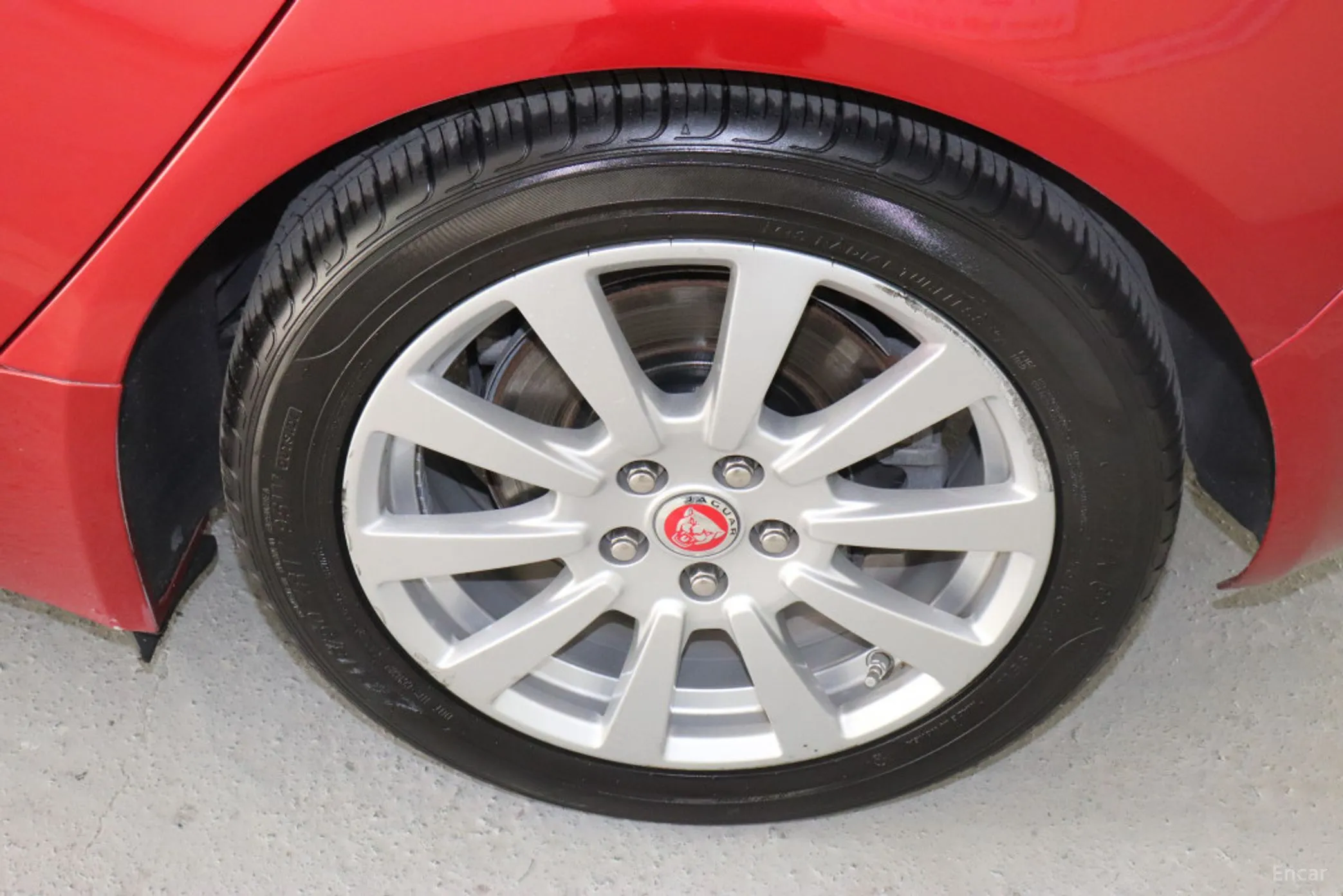 Jaguar XE превью 18