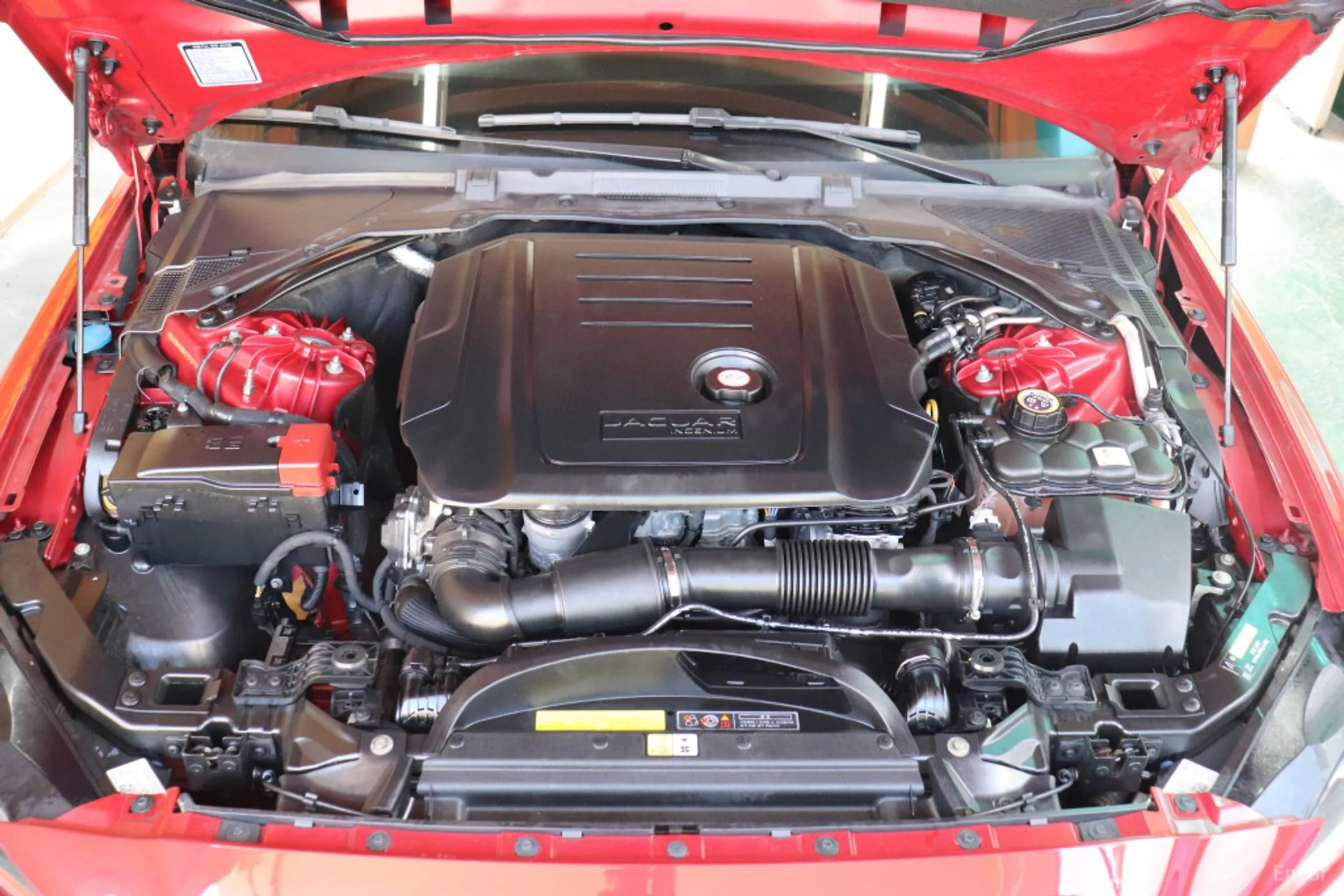 Jaguar XE превью 19