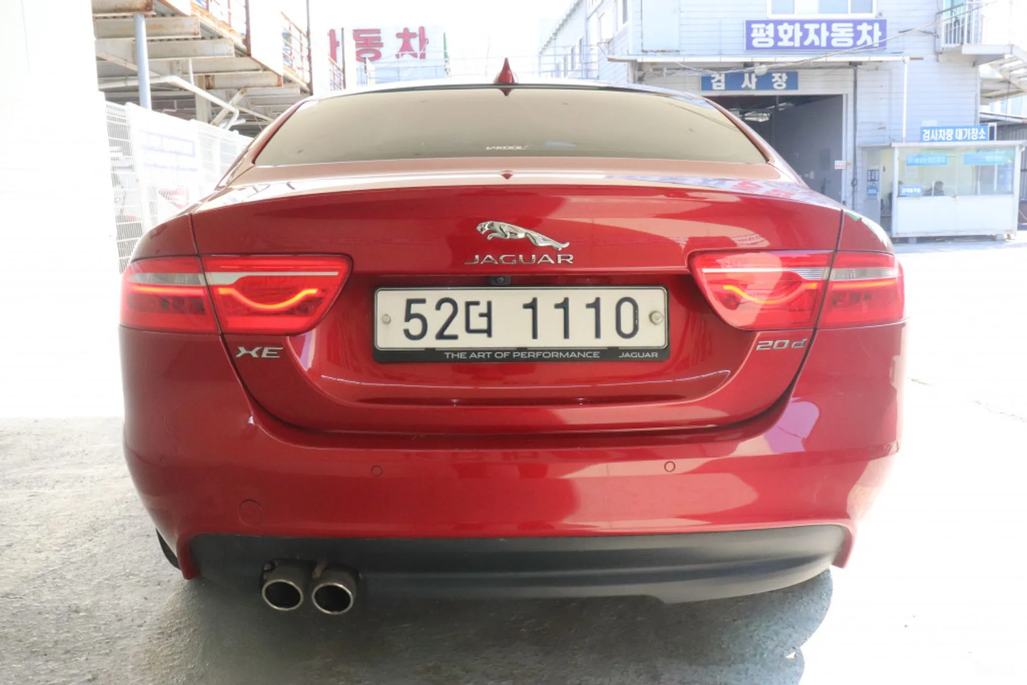Jaguar XE превью 3