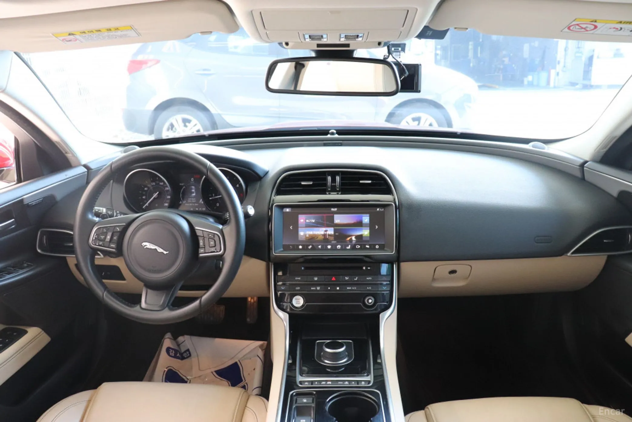Jaguar XE превью 5